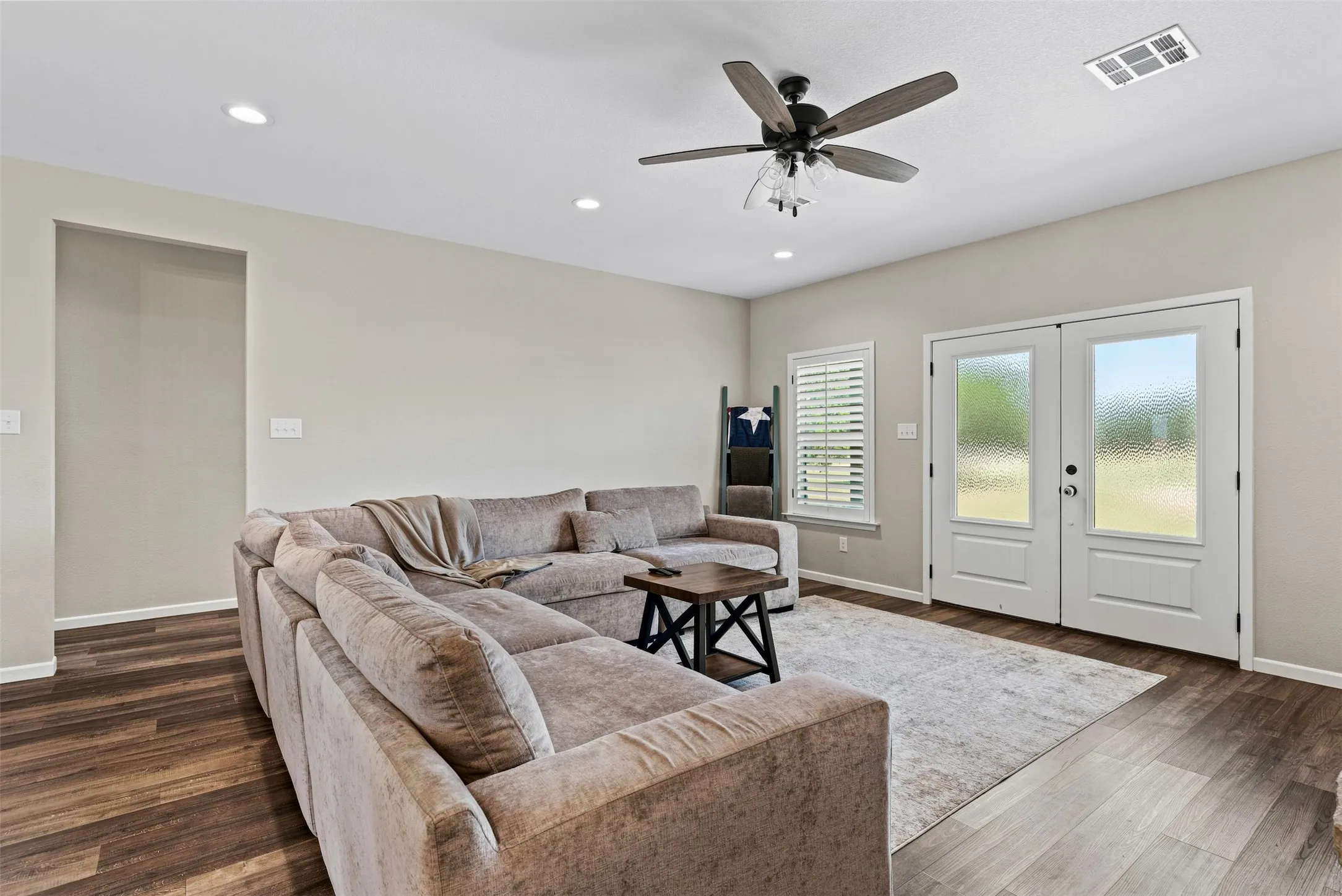 Single Family Residence For Sale in Mc Lennan County , 717 Dove Hill Lane, China Spring, Texas 76633, 3 Bedroom, 3 Bathroom, Garage spaces, 1,817 Sqft, built in 2021, mls#21355682, Real Estate Agent in China Spring, Homes For Sale in Mc Lennan county, Homes For Sale in China Spring, Realtor in China Spring Texas, Real Estate Brokerage Independent Realty Texas, Luminita Cordes Realtor