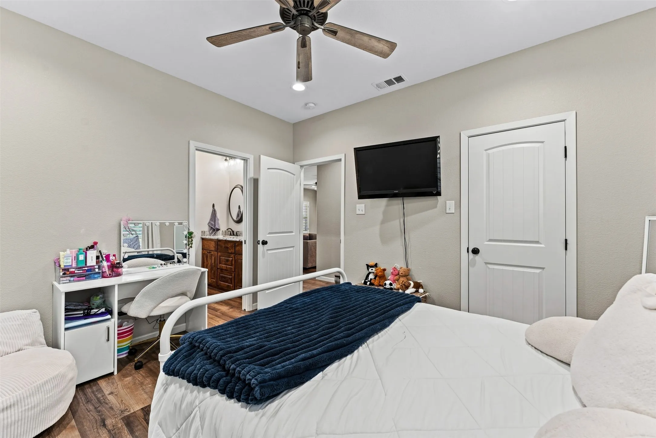 Single Family Residence For Sale in Mc Lennan County , 717 Dove Hill Lane, China Spring, Texas 76633, 3 Bedroom, 3 Bathroom, Garage spaces, 1,817 Sqft, built in 2021, mls#21355682, Real Estate Agent in China Spring, Homes For Sale in Mc Lennan county, Homes For Sale in China Spring, Realtor in China Spring Texas, Real Estate Brokerage Independent Realty Texas, Luminita Cordes Realtor