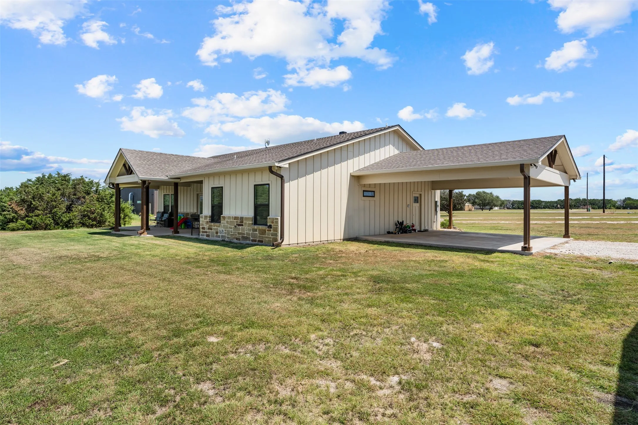 Single Family Residence For Sale in Mc Lennan County , 717 Dove Hill Lane, China Spring, Texas 76633, 3 Bedroom, 3 Bathroom, Garage spaces, 1,817 Sqft, built in 2021, mls#21355682, Real Estate Agent in China Spring, Homes For Sale in Mc Lennan county, Homes For Sale in China Spring, Realtor in China Spring Texas, Real Estate Brokerage Independent Realty Texas, Luminita Cordes Realtor