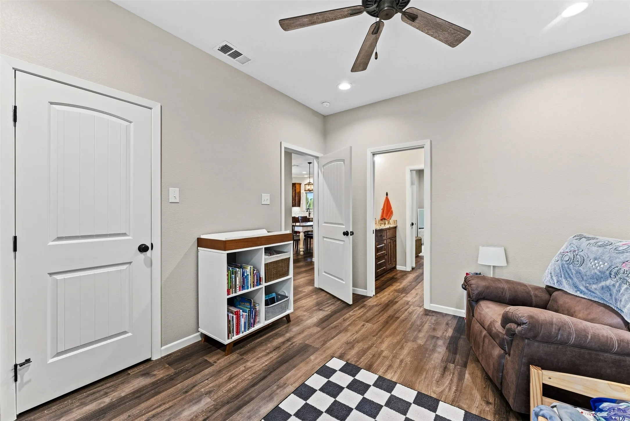 Single Family Residence For Sale in Mc Lennan County , 717 Dove Hill Lane, China Spring, Texas 76633, 3 Bedroom, 3 Bathroom, Garage spaces, 1,817 Sqft, built in 2021, mls#21355682, Real Estate Agent in China Spring, Homes For Sale in Mc Lennan county, Homes For Sale in China Spring, Realtor in China Spring Texas, Real Estate Brokerage Independent Realty Texas, Luminita Cordes Realtor
