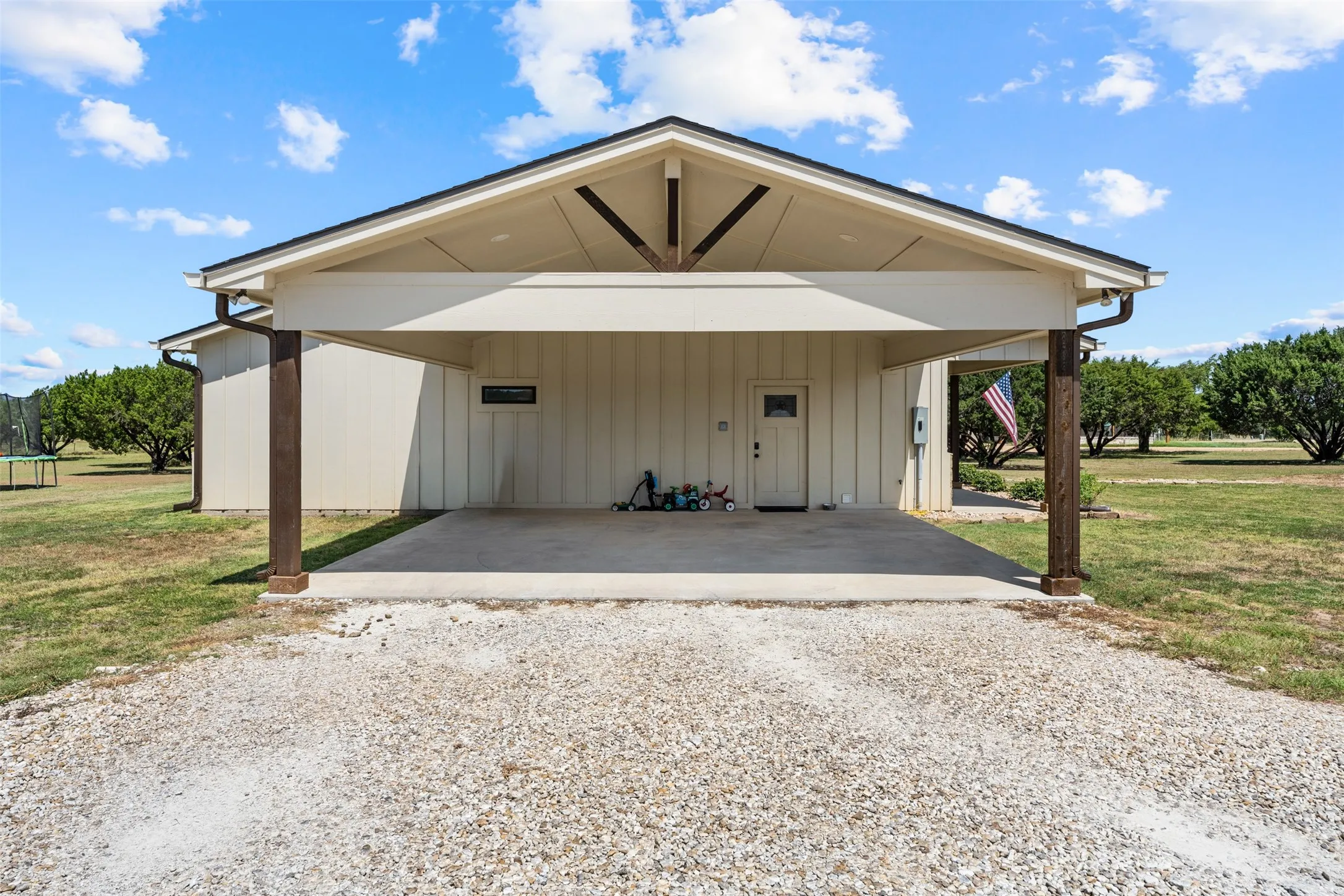 Single Family Residence For Sale in Mc Lennan County , 717 Dove Hill Lane, China Spring, Texas 76633, 3 Bedroom, 3 Bathroom, Garage spaces, 1,817 Sqft, built in 2021, mls#21355682, Real Estate Agent in China Spring, Homes For Sale in Mc Lennan county, Homes For Sale in China Spring, Realtor in China Spring Texas, Real Estate Brokerage Independent Realty Texas, Luminita Cordes Realtor