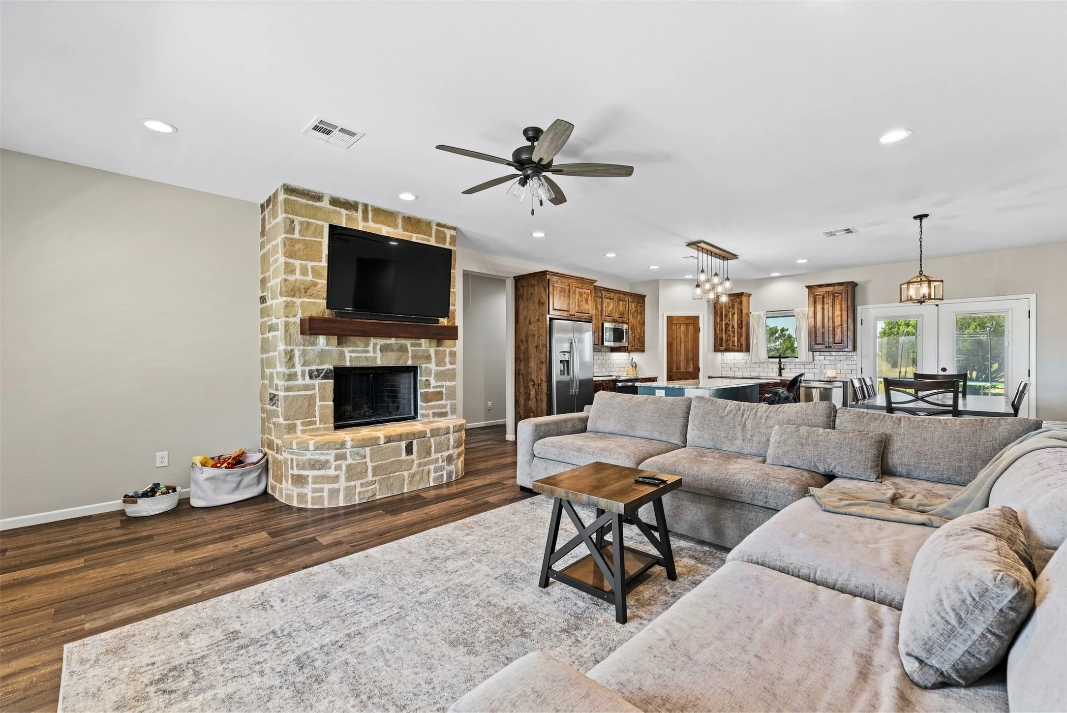 Single Family Residence For Sale in Mc Lennan County , 717 Dove Hill Lane, China Spring, Texas 76633, 3 Bedroom, 3 Bathroom, Garage spaces, 1,817 Sqft, built in 2021, mls#21355682, Real Estate Agent in China Spring, Homes For Sale in Mc Lennan county, Homes For Sale in China Spring, Realtor in China Spring Texas, Real Estate Brokerage Independent Realty Texas, Luminita Cordes Realtor