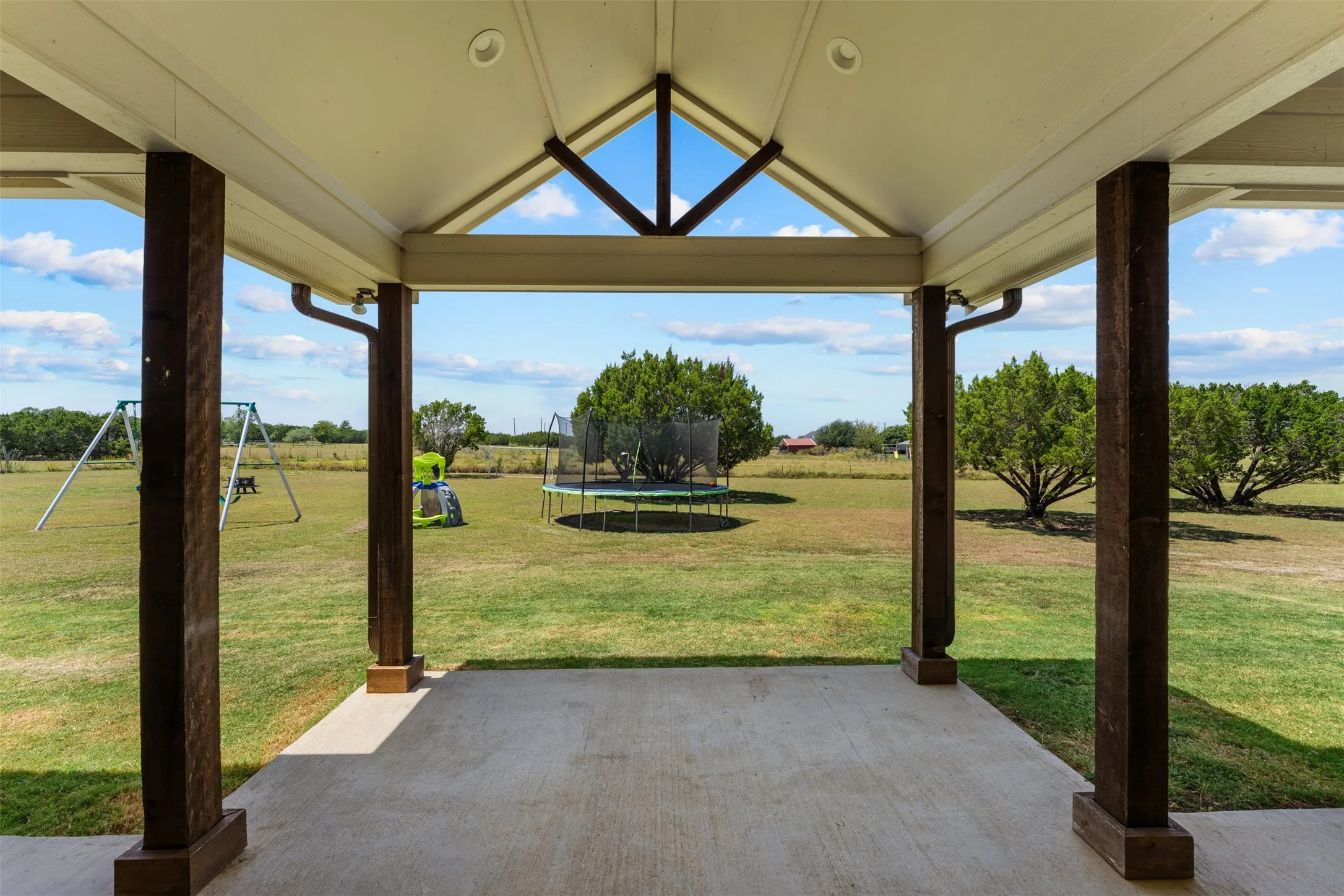Single Family Residence For Sale in Mc Lennan County , 717 Dove Hill Lane, China Spring, Texas 76633, 3 Bedroom, 3 Bathroom, Garage spaces, 1,817 Sqft, built in 2021, mls#21355682, Real Estate Agent in China Spring, Homes For Sale in Mc Lennan county, Homes For Sale in China Spring, Realtor in China Spring Texas, Real Estate Brokerage Independent Realty Texas, Luminita Cordes Realtor