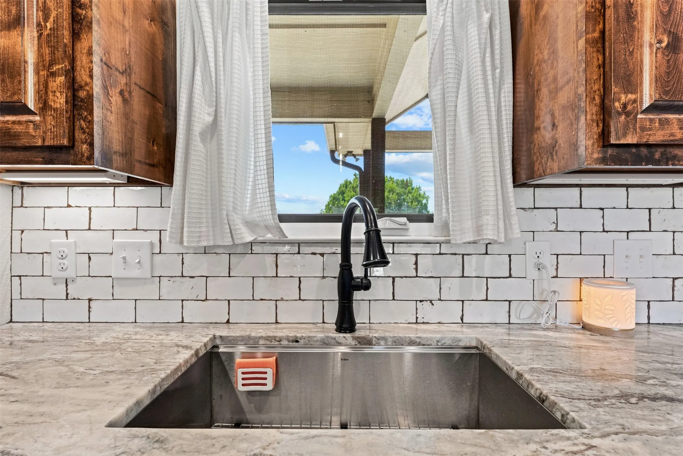 Single Family Residence For Sale in Mc Lennan County , 717 Dove Hill Lane, China Spring, Texas 76633, 3 Bedroom, 3 Bathroom, Garage spaces, 1,817 Sqft, built in 2021, mls#21355682, Real Estate Agent in China Spring, Homes For Sale in Mc Lennan county, Homes For Sale in China Spring, Realtor in China Spring Texas, Real Estate Brokerage Independent Realty Texas, Luminita Cordes Realtor