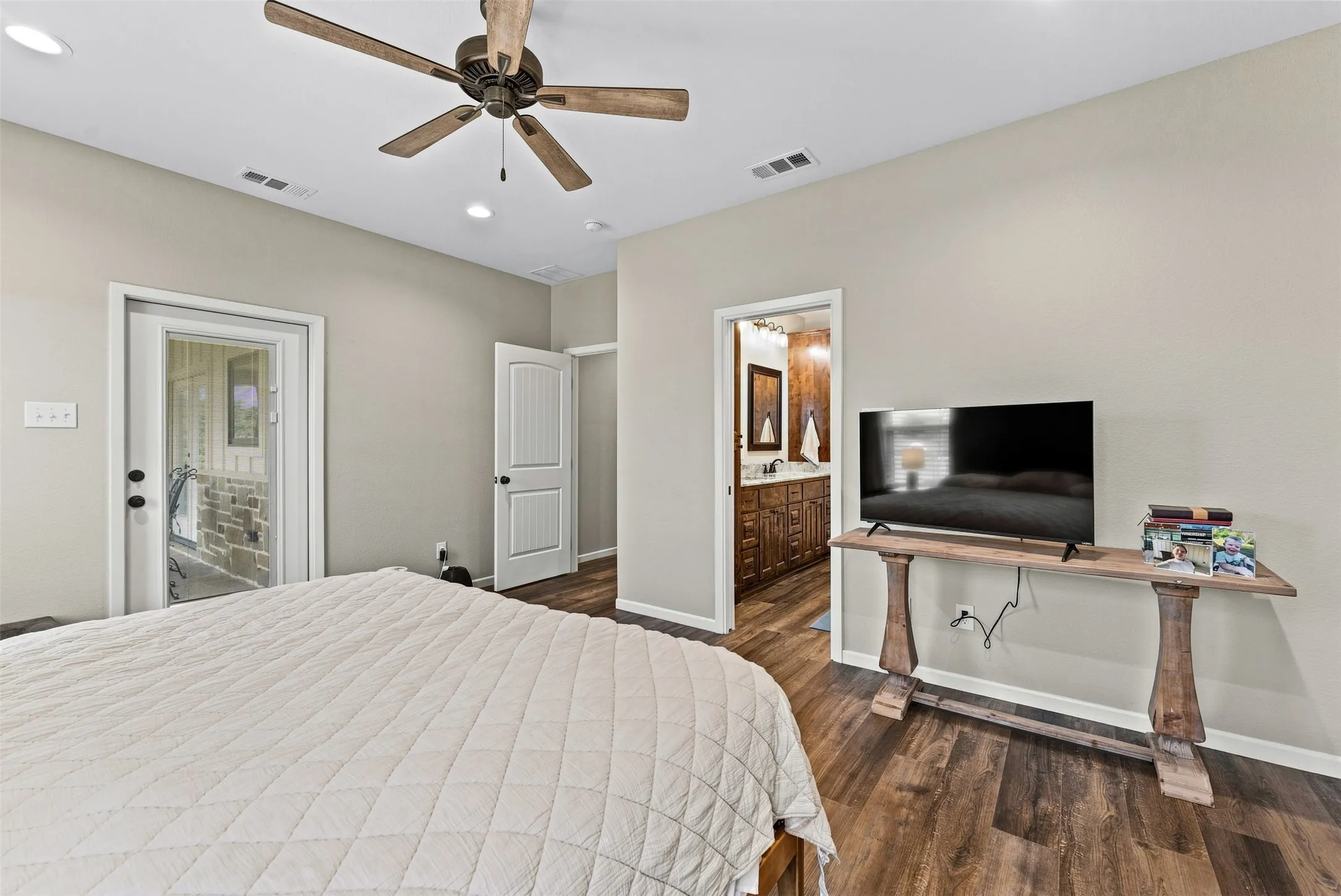 Single Family Residence For Sale in Mc Lennan County , 717 Dove Hill Lane, China Spring, Texas 76633, 3 Bedroom, 3 Bathroom, Garage spaces, 1,817 Sqft, built in 2021, mls#21355682, Real Estate Agent in China Spring, Homes For Sale in Mc Lennan county, Homes For Sale in China Spring, Realtor in China Spring Texas, Real Estate Brokerage Independent Realty Texas, Luminita Cordes Realtor