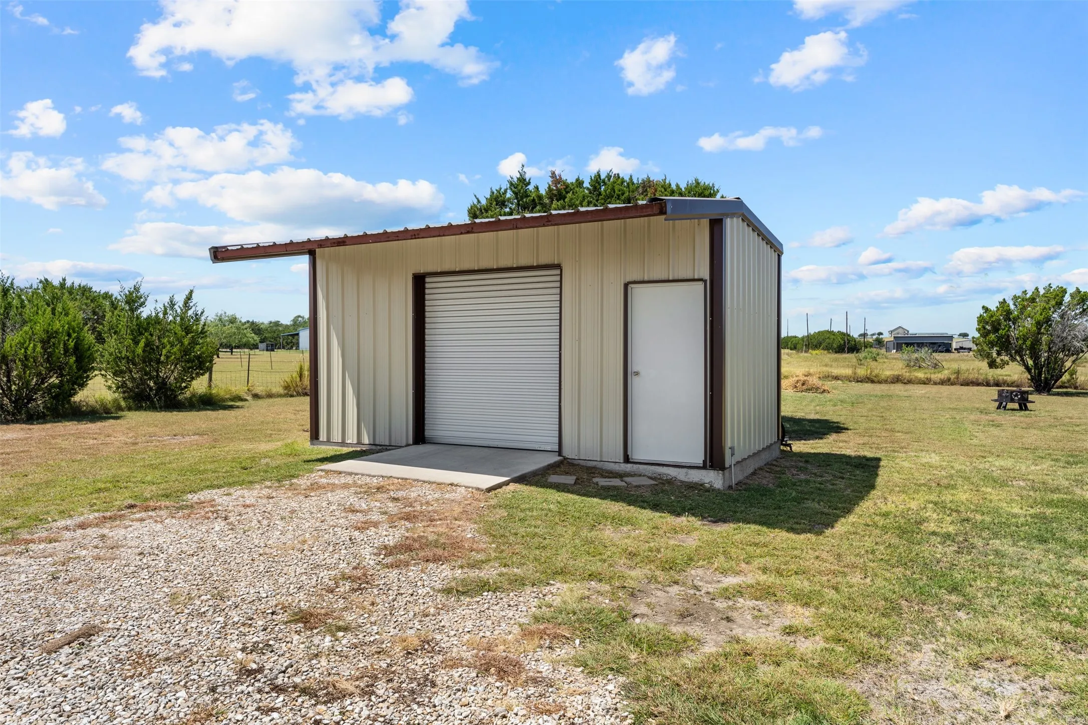 Single Family Residence For Sale in Mc Lennan County , 717 Dove Hill Lane, China Spring, Texas 76633, 3 Bedroom, 3 Bathroom, Garage spaces, 1,817 Sqft, built in 2021, mls#21355682, Real Estate Agent in China Spring, Homes For Sale in Mc Lennan county, Homes For Sale in China Spring, Realtor in China Spring Texas, Real Estate Brokerage Independent Realty Texas, Luminita Cordes Realtor