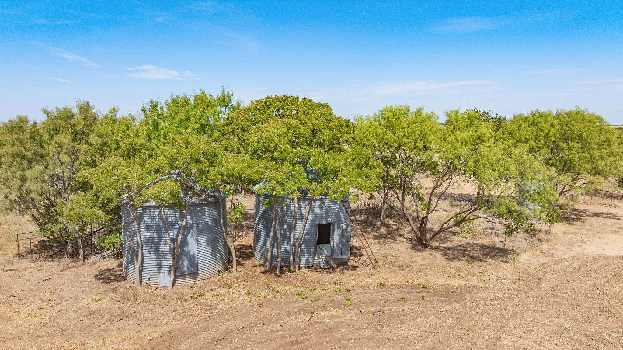 Single Family Residence For Sale in Young County , 1070 FM 3329, Olney, Texas 76374, 4 Bedroom, 3 Bathroom, 3 Garage spaces, 4,000 Sqft, built in 1979, mls#21357869, Real Estate Agent in Olney, Homes For Sale in Young county, Homes For Sale in Olney, Realtor in Olney Texas, Real Estate Brokerage Independent Realty Texas, Luminita Cordes Realtor
