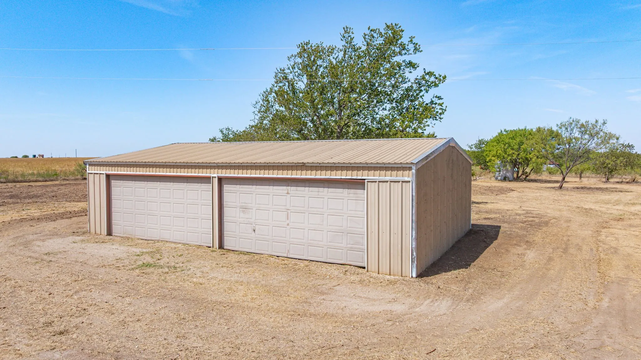 Single Family Residence For Sale in Young County , 1070 FM 3329, Olney, Texas 76374, 4 Bedroom, 3 Bathroom, 3 Garage spaces, 4,000 Sqft, built in 1979, mls#21357869, Real Estate Agent in Olney, Homes For Sale in Young county, Homes For Sale in Olney, Realtor in Olney Texas, Real Estate Brokerage Independent Realty Texas, Luminita Cordes Realtor