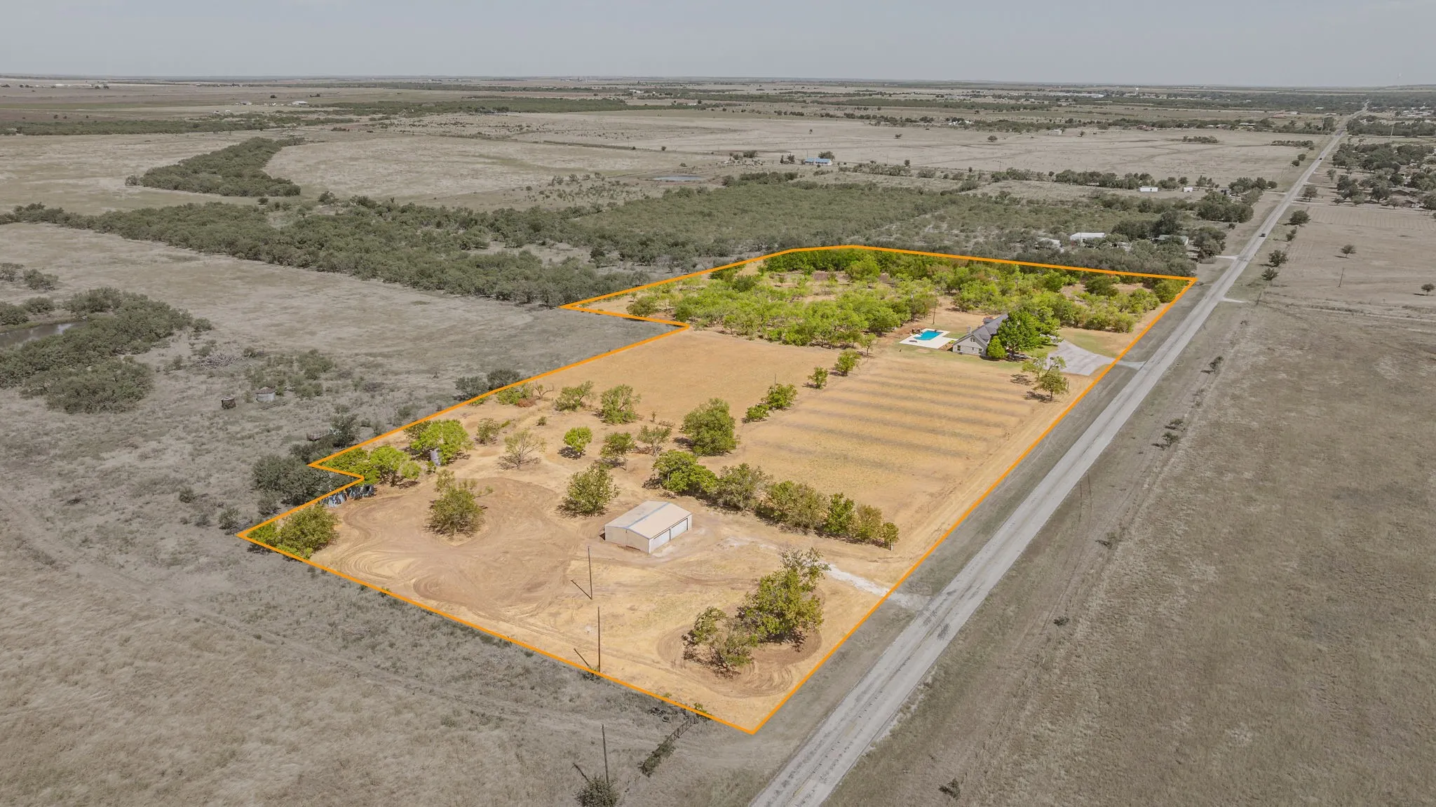 Single Family Residence For Sale in Young County , 1070 FM 3329, Olney, Texas 76374, 4 Bedroom, 3 Bathroom, 3 Garage spaces, 4,000 Sqft, built in 1979, mls#21357869, Real Estate Agent in Olney, Homes For Sale in Young county, Homes For Sale in Olney, Realtor in Olney Texas, Real Estate Brokerage Independent Realty Texas, Luminita Cordes Realtor