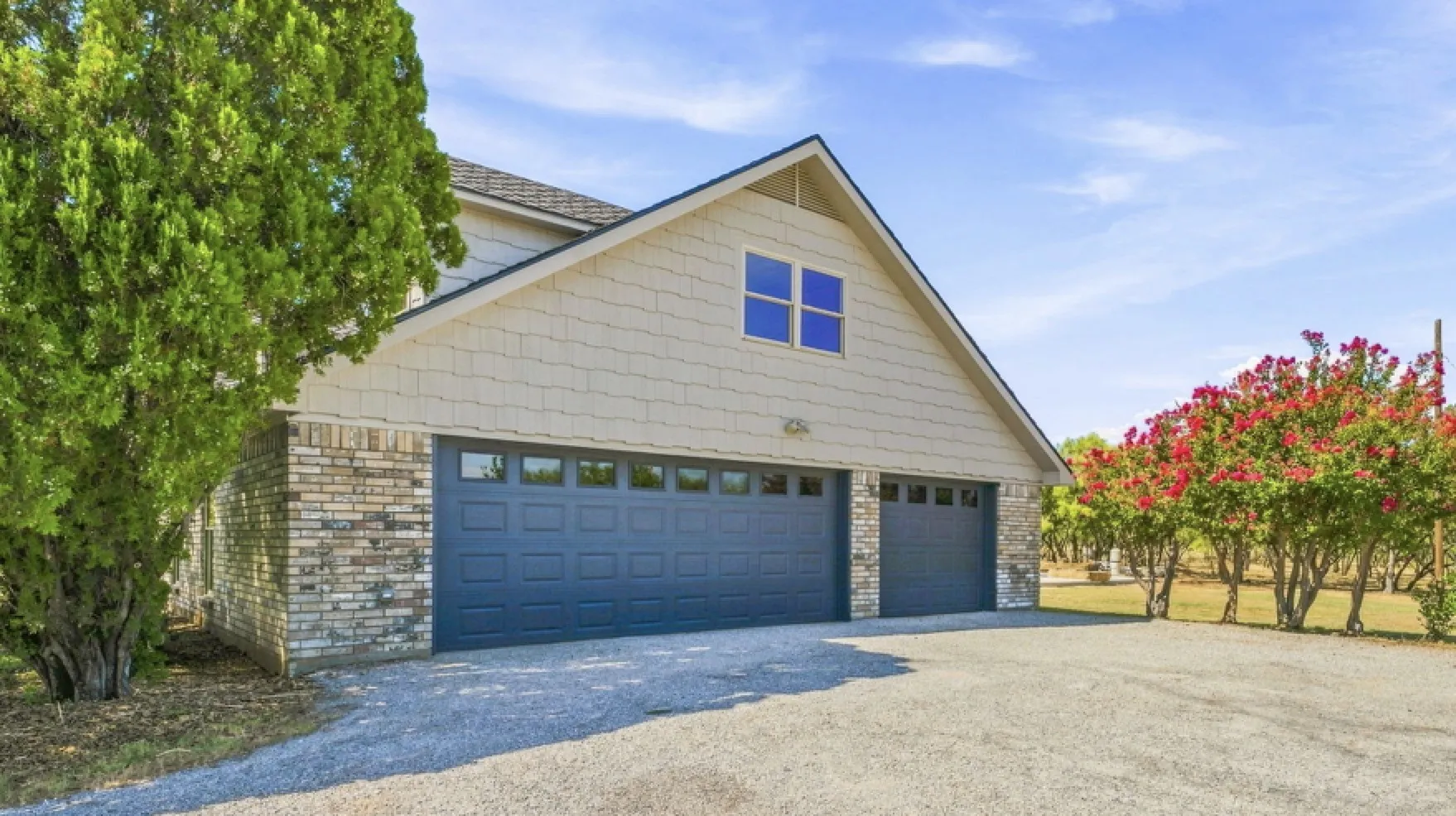 Single Family Residence For Sale in Young County , 1070 FM 3329, Olney, Texas 76374, 4 Bedroom, 3 Bathroom, 3 Garage spaces, 4,000 Sqft, built in 1979, mls#21357869, Real Estate Agent in Olney, Homes For Sale in Young county, Homes For Sale in Olney, Realtor in Olney Texas, Real Estate Brokerage Independent Realty Texas, Luminita Cordes Realtor