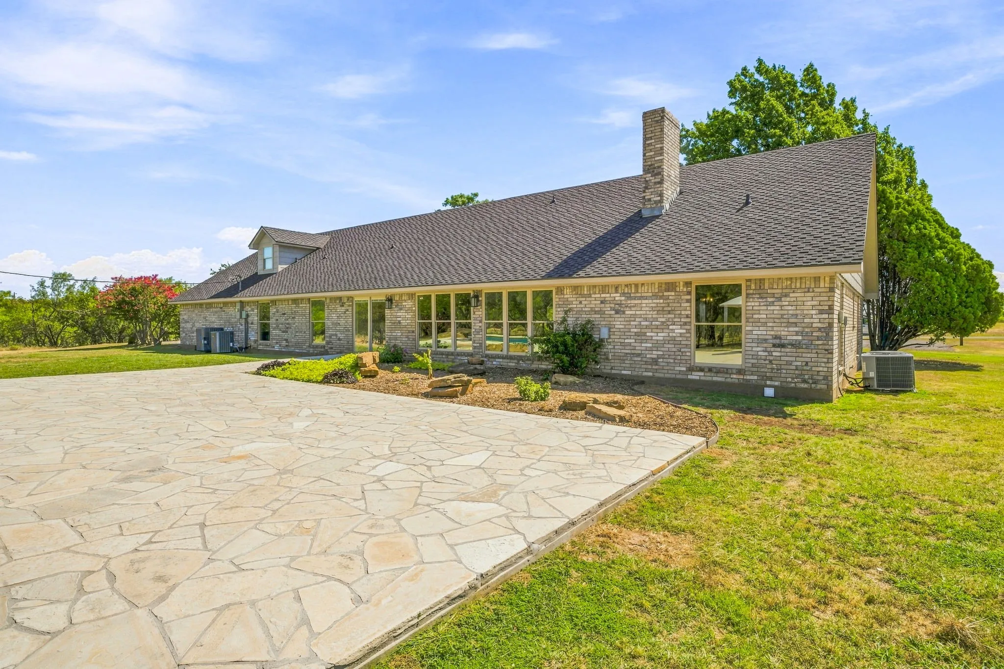 Single Family Residence For Sale in Young County , 1070 FM 3329, Olney, Texas 76374, 4 Bedroom, 3 Bathroom, 3 Garage spaces, 4,000 Sqft, built in 1979, mls#21357869, Real Estate Agent in Olney, Homes For Sale in Young county, Homes For Sale in Olney, Realtor in Olney Texas, Real Estate Brokerage Independent Realty Texas, Luminita Cordes Realtor