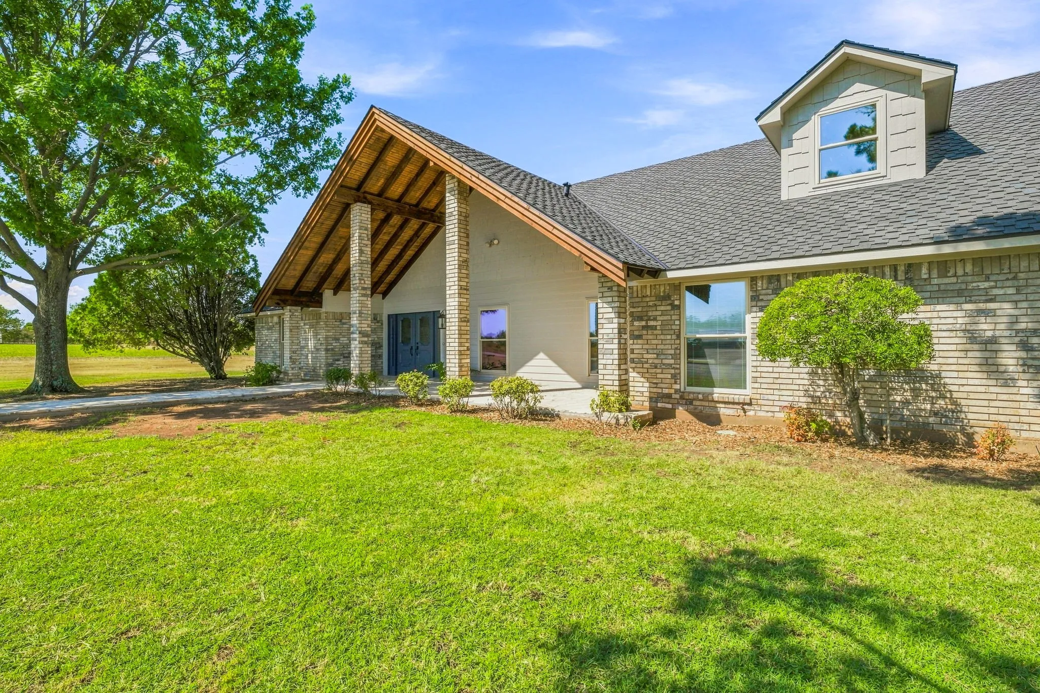 Single Family Residence For Sale in Young County , 1070 FM 3329, Olney, Texas 76374, 4 Bedroom, 3 Bathroom, 3 Garage spaces, 4,000 Sqft, built in 1979, mls#21357869, Real Estate Agent in Olney, Homes For Sale in Young county, Homes For Sale in Olney, Realtor in Olney Texas, Real Estate Brokerage Independent Realty Texas, Luminita Cordes Realtor