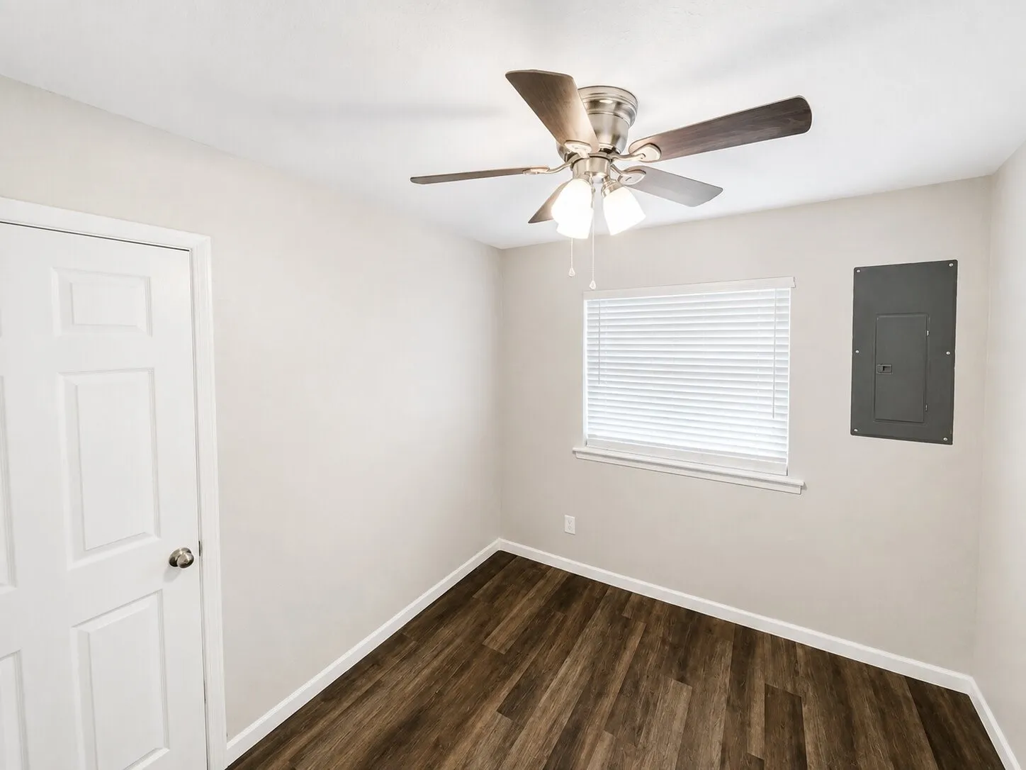Single Family Residence For Sale in Tarrant County , 5312 Libbey Avenue, Fort Worth, Texas 76107, 3 Bedroom, 2 Bathroom, 2 Garage spaces, 1,392 Sqft, built in 1967, mls#21357747, Real Estate Agent in Fort Worth, Homes For Sale in Tarrant county, Homes For Sale in Fort Worth, Realtor in Fort Worth Texas, Real Estate Brokerage Independent Realty Texas, Luminita Cordes Realtor
