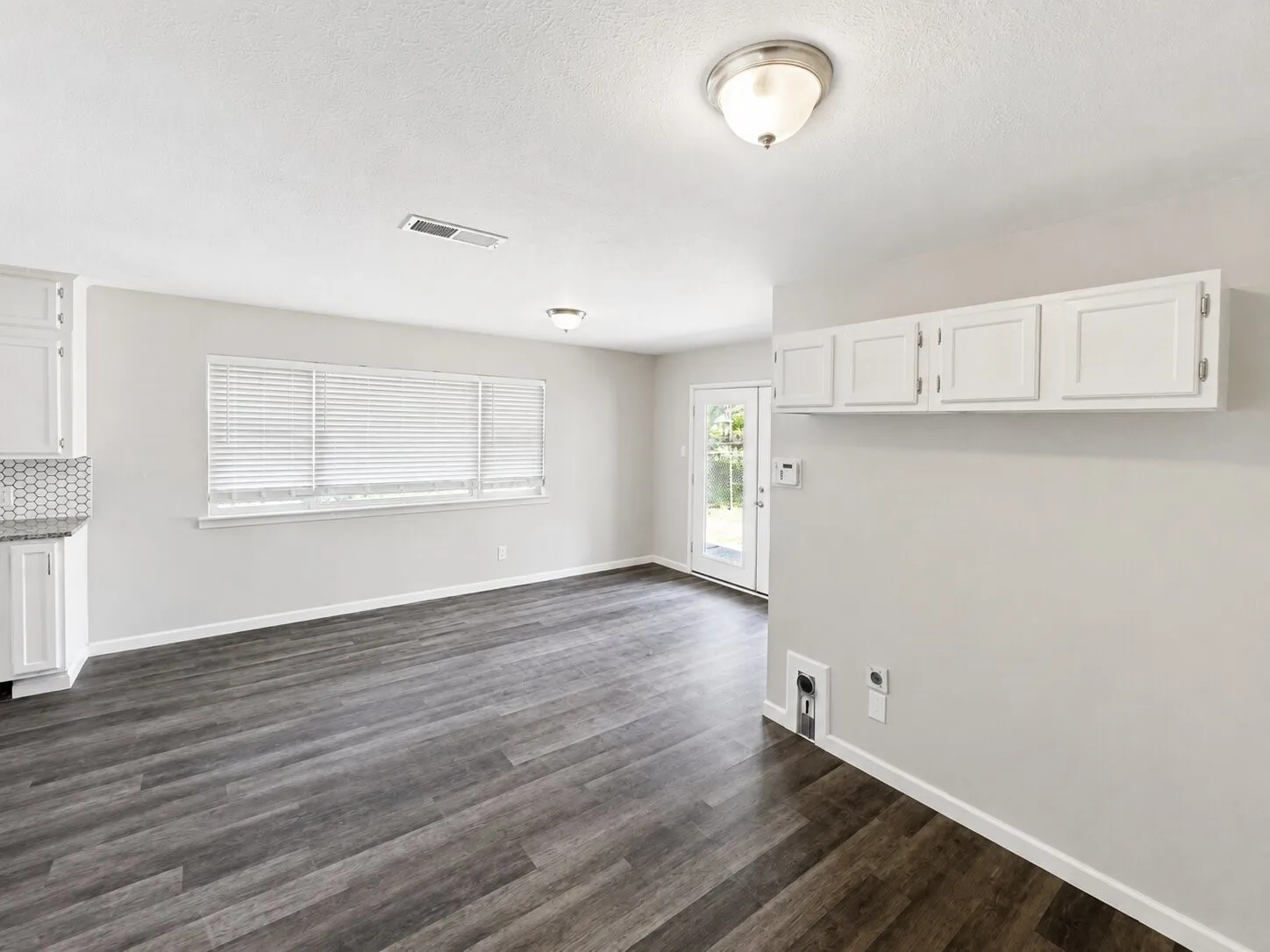 Single Family Residence For Sale in Tarrant County , 5312 Libbey Avenue, Fort Worth, Texas 76107, 3 Bedroom, 2 Bathroom, 2 Garage spaces, 1,392 Sqft, built in 1967, mls#21357747, Real Estate Agent in Fort Worth, Homes For Sale in Tarrant county, Homes For Sale in Fort Worth, Realtor in Fort Worth Texas, Real Estate Brokerage Independent Realty Texas, Luminita Cordes Realtor