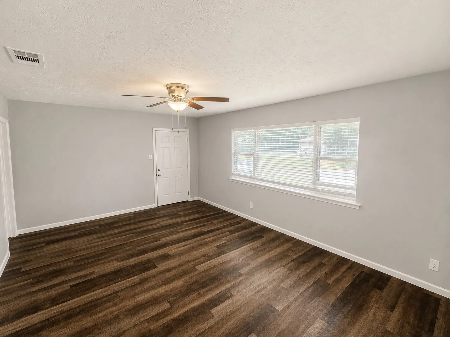 Single Family Residence For Sale in Tarrant County , 5312 Libbey Avenue, Fort Worth, Texas 76107, 3 Bedroom, 2 Bathroom, 2 Garage spaces, 1,392 Sqft, built in 1967, mls#21357747, Real Estate Agent in Fort Worth, Homes For Sale in Tarrant county, Homes For Sale in Fort Worth, Realtor in Fort Worth Texas, Real Estate Brokerage Independent Realty Texas, Luminita Cordes Realtor