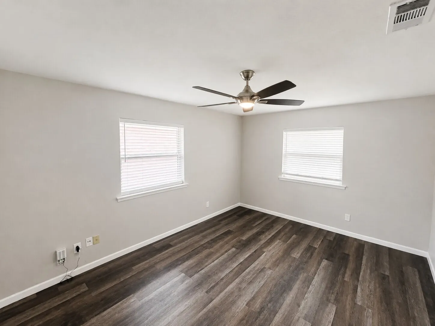 Single Family Residence For Sale in Tarrant County , 5312 Libbey Avenue, Fort Worth, Texas 76107, 3 Bedroom, 2 Bathroom, 2 Garage spaces, 1,392 Sqft, built in 1967, mls#21357747, Real Estate Agent in Fort Worth, Homes For Sale in Tarrant county, Homes For Sale in Fort Worth, Realtor in Fort Worth Texas, Real Estate Brokerage Independent Realty Texas, Luminita Cordes Realtor