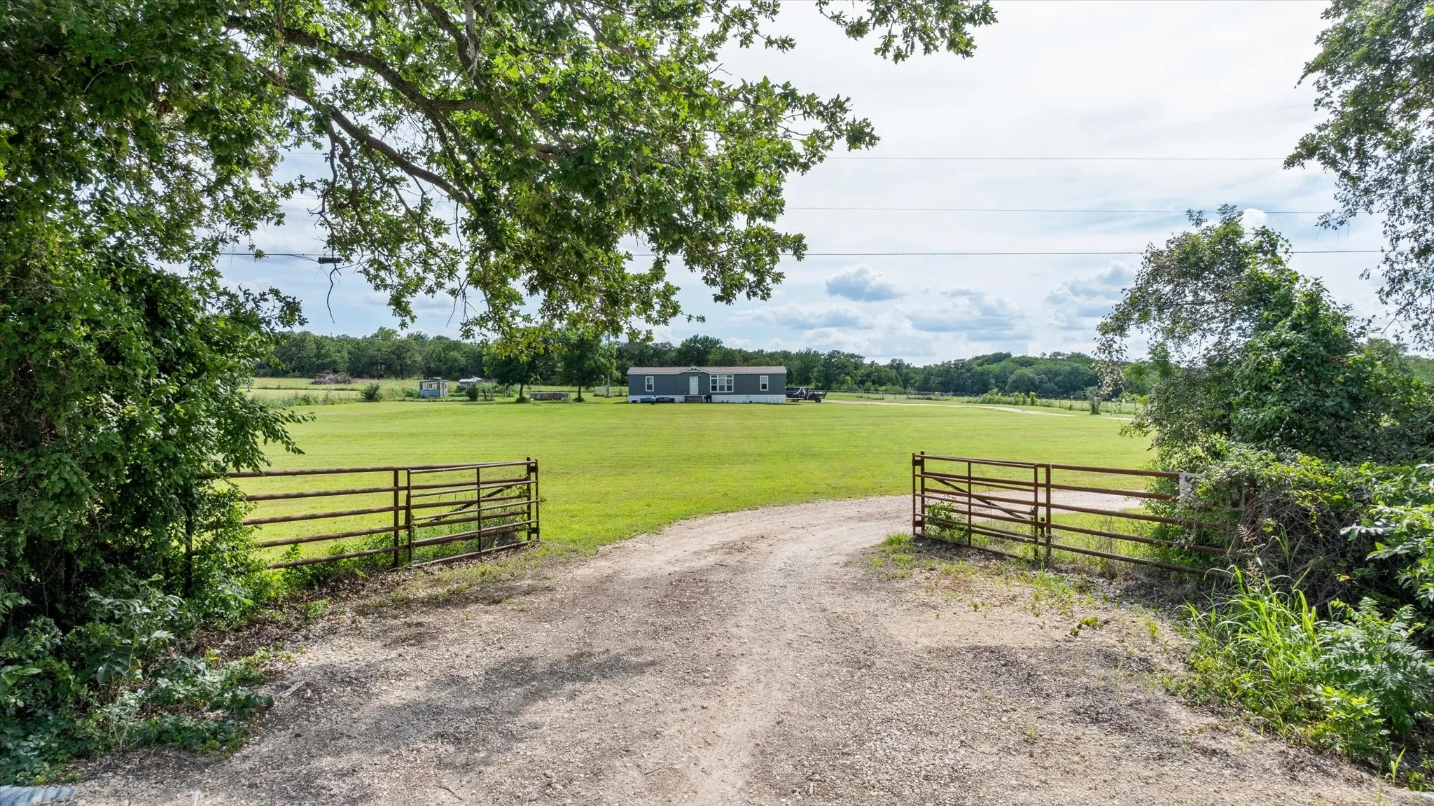 Mobile Home For Sale in Erath County , 7150B County Road 236, Hico, Texas 76457, 3 Bedroom, 3 Bathroom, Garage spaces, 1,920 Sqft, built in 2023, mls#21355338, Real Estate Agent in Hico, Homes For Sale in Erath county, Homes For Sale in Hico, Realtor in Hico Texas, Real Estate Brokerage Independent Realty Texas, Luminita Cordes Realtor