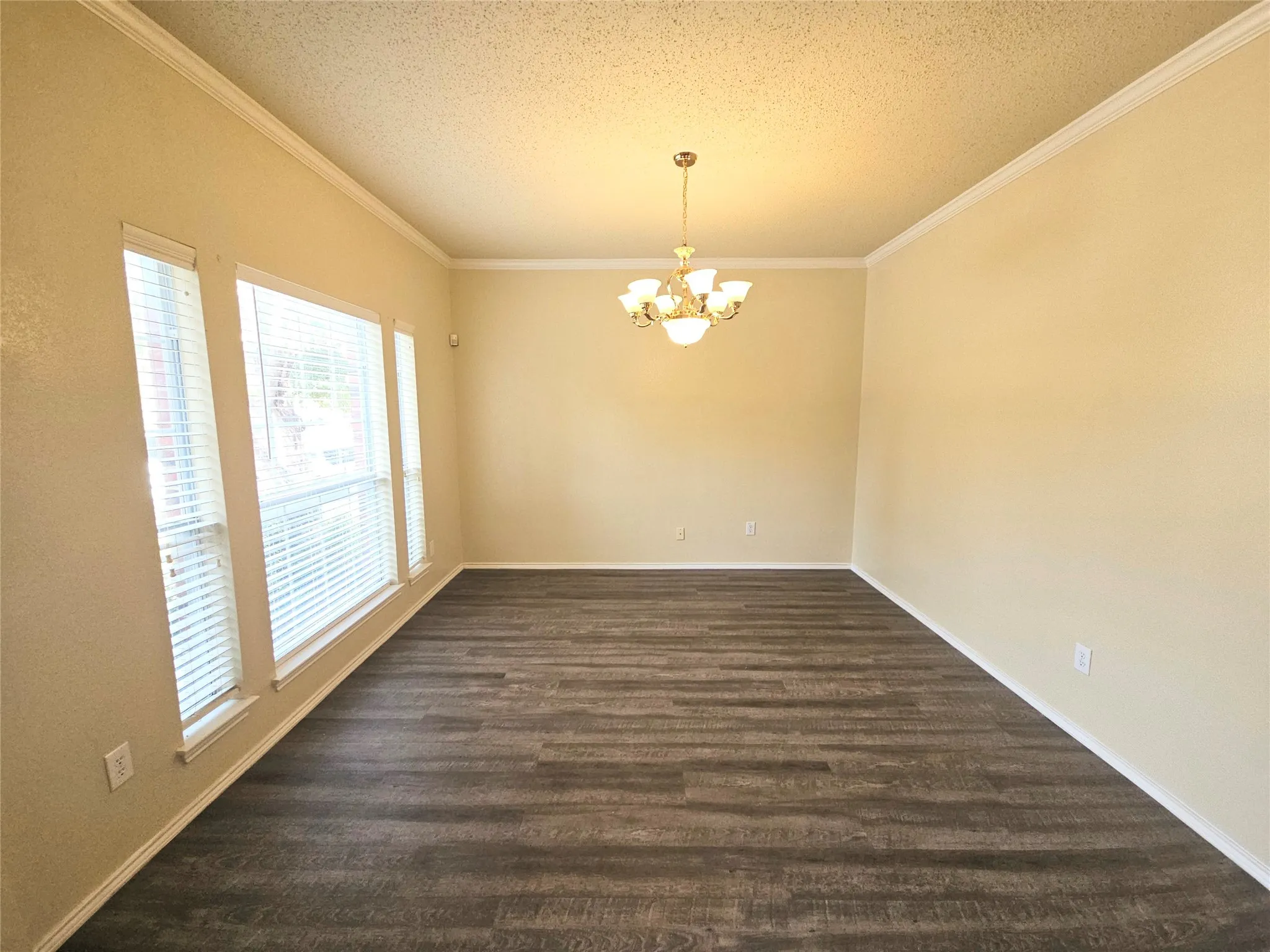 Single Family Residence For Rent in Tarrant County , 4605 Buffalo Bend Place, Fort Worth, Texas 76137, 4 Bedroom, 4 Bathroom, 2 Garage spaces, 2,724 Sqft, built in 1999, mls#21357872, Real Estate Agent in Fort Worth, Homes For Rent in Tarrant county, Homes For Rent in Fort Worth, Realtor in Fort Worth Texas, Real Estate Brokerage Independent Realty Texas, Luminita Cordes Realtor