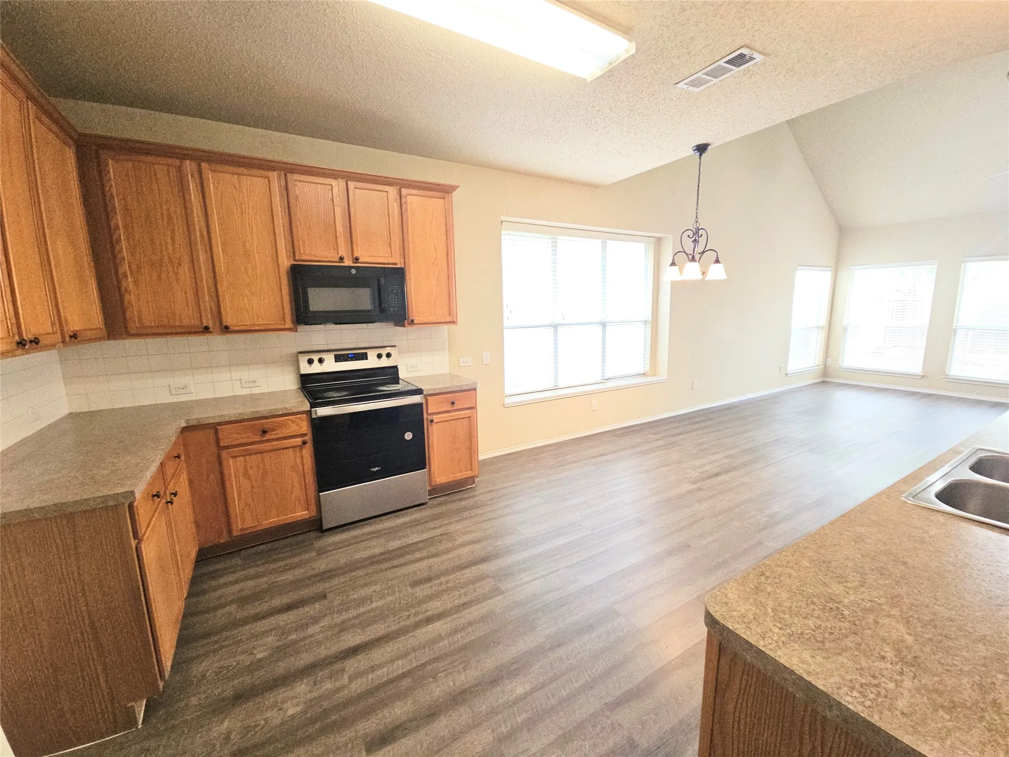 Single Family Residence For Rent in Tarrant County , 4605 Buffalo Bend Place, Fort Worth, Texas 76137, 4 Bedroom, 4 Bathroom, 2 Garage spaces, 2,724 Sqft, built in 1999, mls#21357872, Real Estate Agent in Fort Worth, Homes For Rent in Tarrant county, Homes For Rent in Fort Worth, Realtor in Fort Worth Texas, Real Estate Brokerage Independent Realty Texas, Luminita Cordes Realtor
