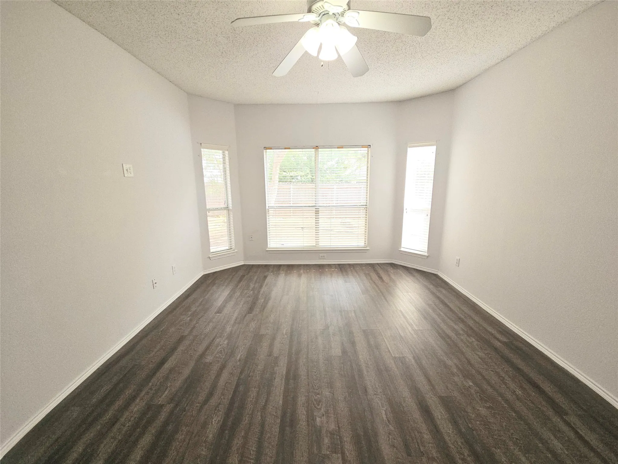 Single Family Residence For Rent in Tarrant County , 4605 Buffalo Bend Place, Fort Worth, Texas 76137, 4 Bedroom, 4 Bathroom, 2 Garage spaces, 2,724 Sqft, built in 1999, mls#21357872, Real Estate Agent in Fort Worth, Homes For Rent in Tarrant county, Homes For Rent in Fort Worth, Realtor in Fort Worth Texas, Real Estate Brokerage Independent Realty Texas, Luminita Cordes Realtor