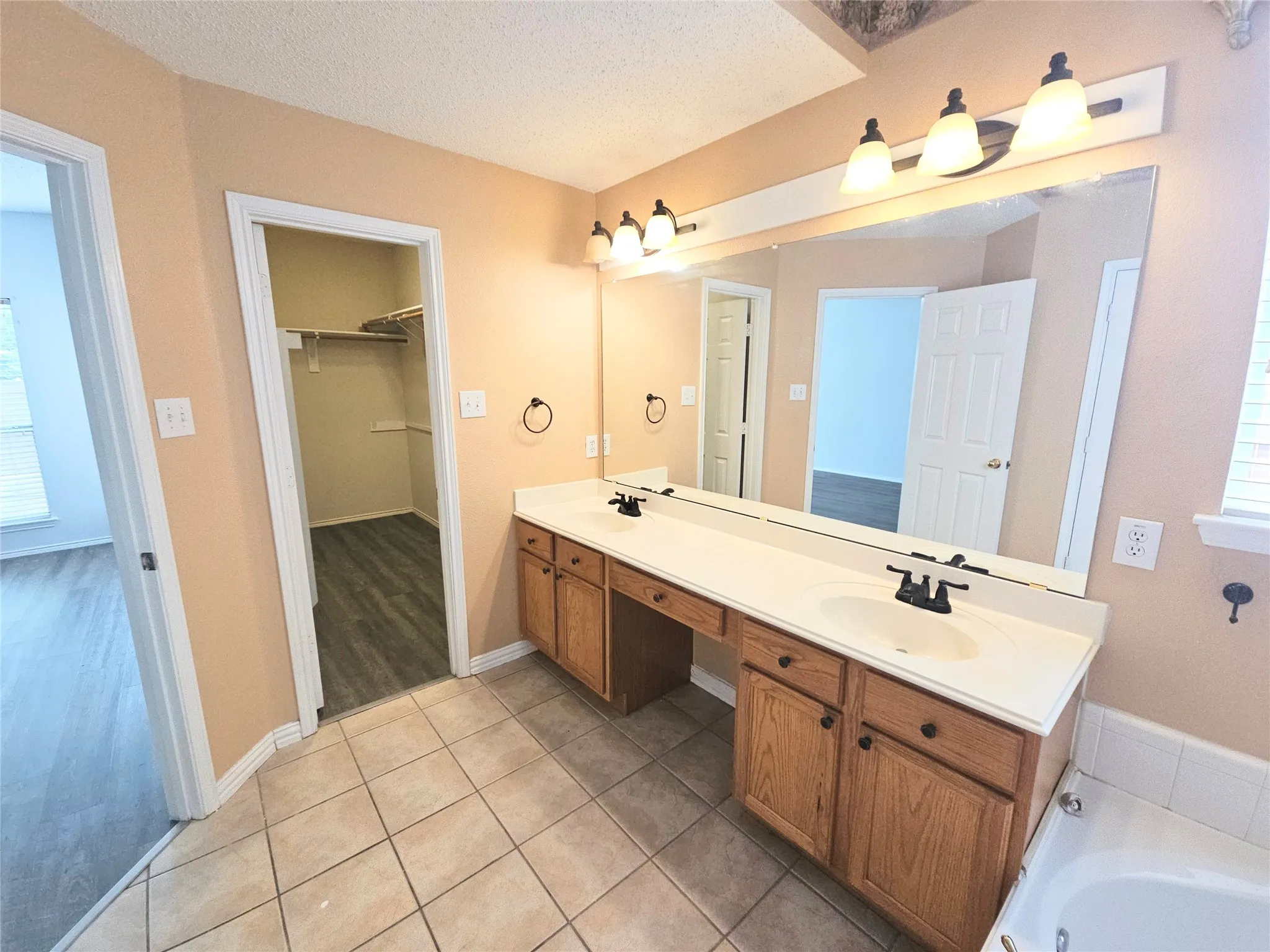Single Family Residence For Rent in Tarrant County , 4605 Buffalo Bend Place, Fort Worth, Texas 76137, 4 Bedroom, 4 Bathroom, 2 Garage spaces, 2,724 Sqft, built in 1999, mls#21357872, Real Estate Agent in Fort Worth, Homes For Rent in Tarrant county, Homes For Rent in Fort Worth, Realtor in Fort Worth Texas, Real Estate Brokerage Independent Realty Texas, Luminita Cordes Realtor
