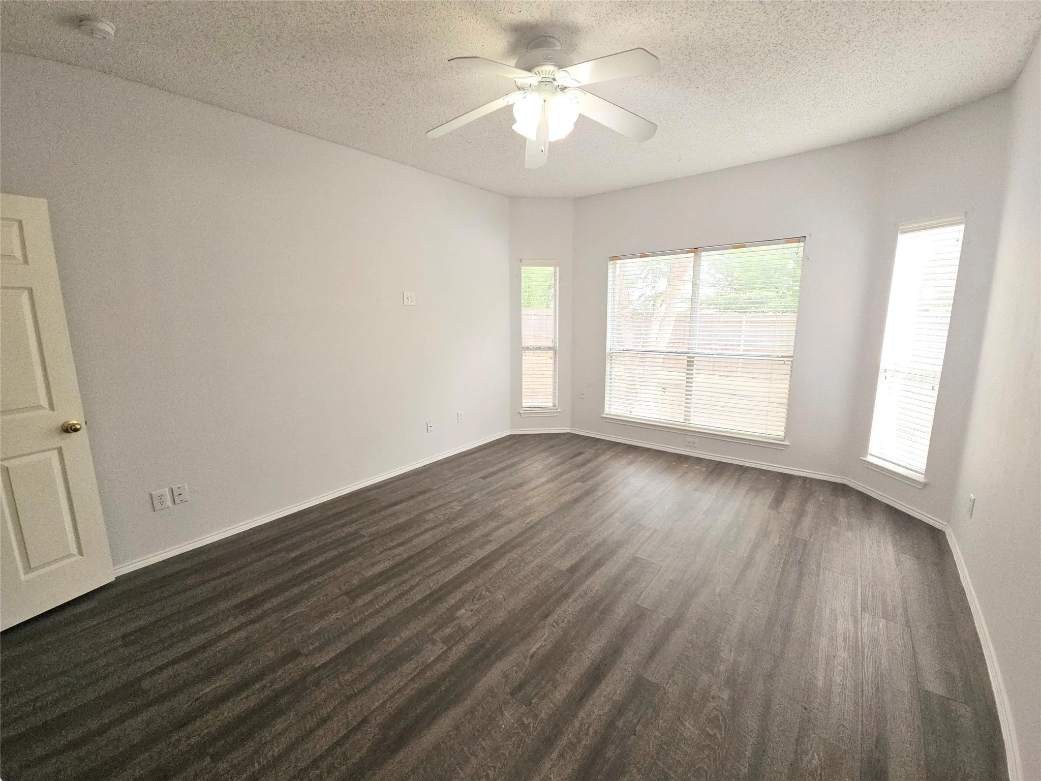 Single Family Residence For Rent in Tarrant County , 4605 Buffalo Bend Place, Fort Worth, Texas 76137, 4 Bedroom, 4 Bathroom, 2 Garage spaces, 2,724 Sqft, built in 1999, mls#21357872, Real Estate Agent in Fort Worth, Homes For Rent in Tarrant county, Homes For Rent in Fort Worth, Realtor in Fort Worth Texas, Real Estate Brokerage Independent Realty Texas, Luminita Cordes Realtor