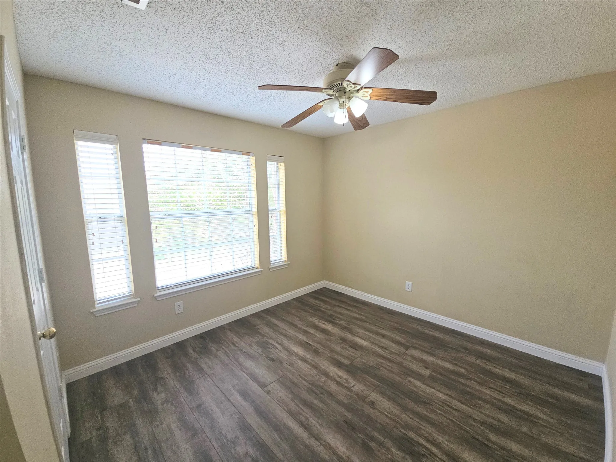 Single Family Residence For Rent in Tarrant County , 4605 Buffalo Bend Place, Fort Worth, Texas 76137, 4 Bedroom, 4 Bathroom, 2 Garage spaces, 2,724 Sqft, built in 1999, mls#21357872, Real Estate Agent in Fort Worth, Homes For Rent in Tarrant county, Homes For Rent in Fort Worth, Realtor in Fort Worth Texas, Real Estate Brokerage Independent Realty Texas, Luminita Cordes Realtor