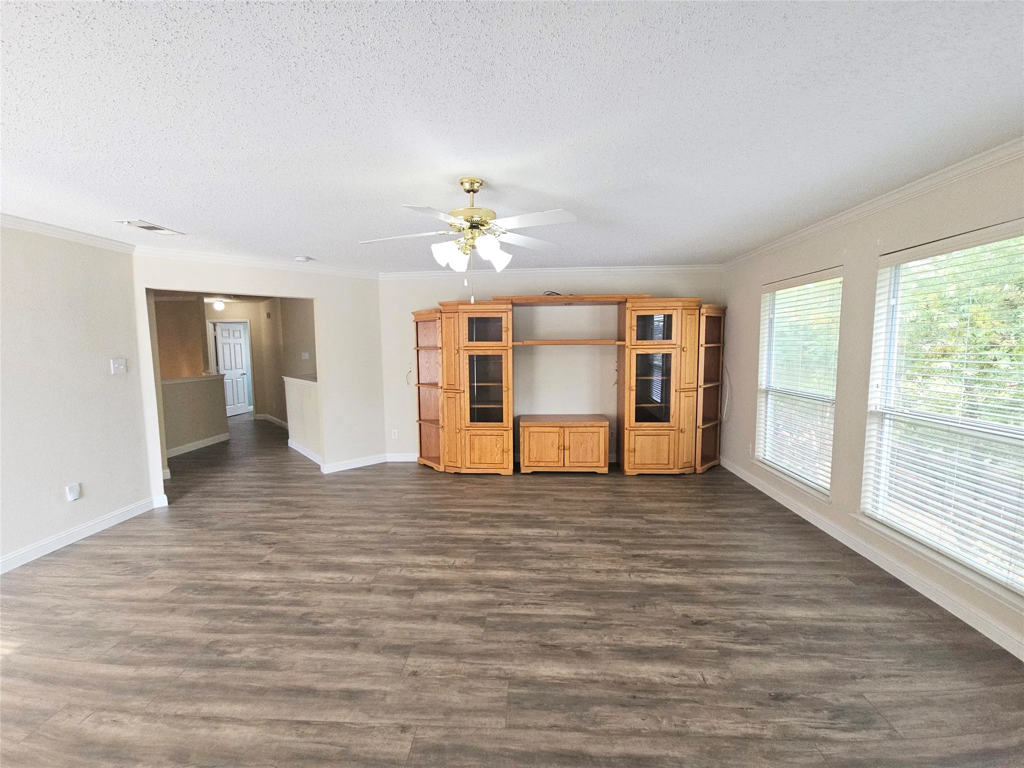 Single Family Residence For Rent in Tarrant County , 4605 Buffalo Bend Place, Fort Worth, Texas 76137, 4 Bedroom, 4 Bathroom, 2 Garage spaces, 2,724 Sqft, built in 1999, mls#21357872, Real Estate Agent in Fort Worth, Homes For Rent in Tarrant county, Homes For Rent in Fort Worth, Realtor in Fort Worth Texas, Real Estate Brokerage Independent Realty Texas, Luminita Cordes Realtor