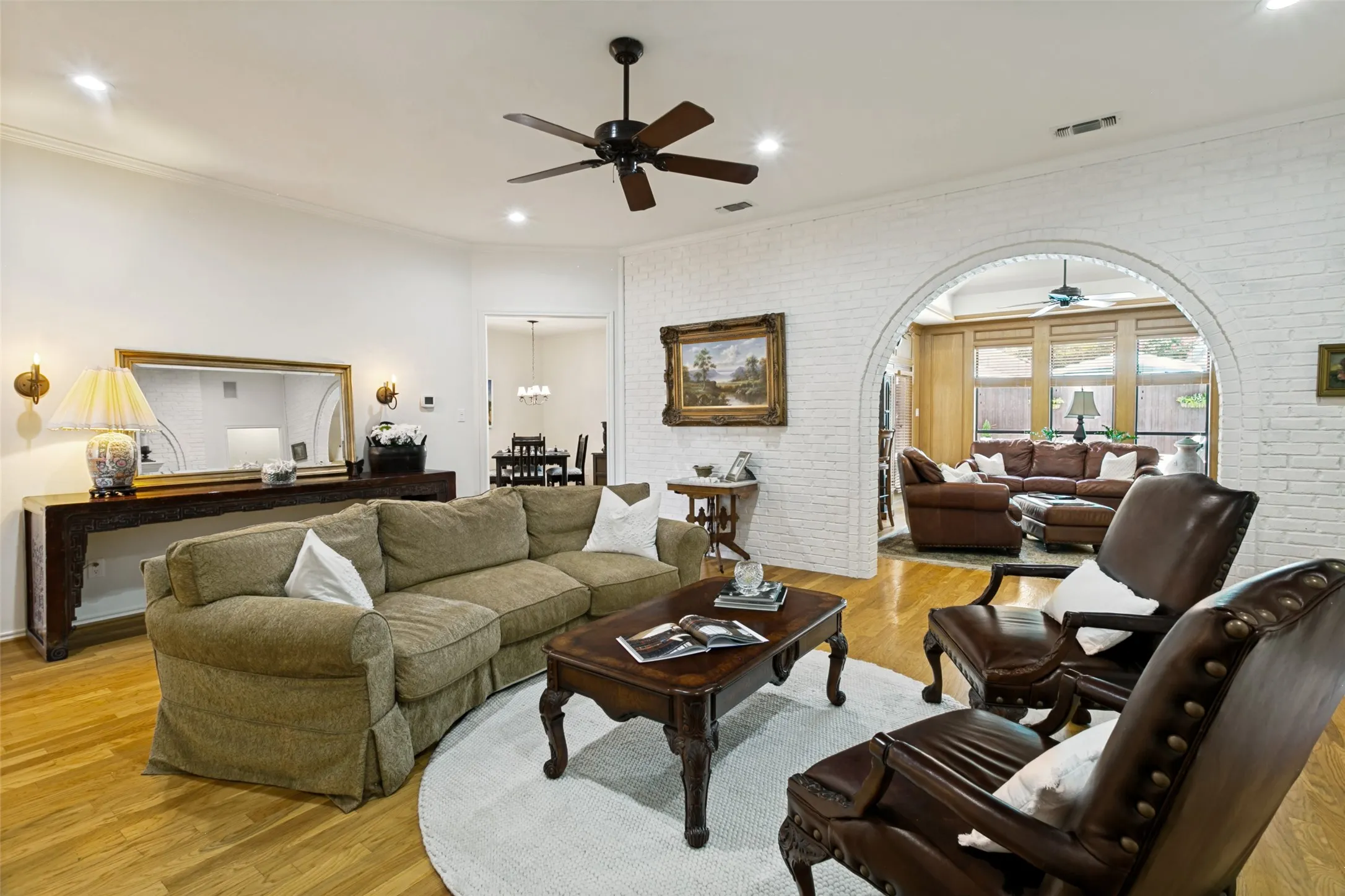 Oversized living area with arched entry is perfect for every day living or entertaining. This home has a great flow.