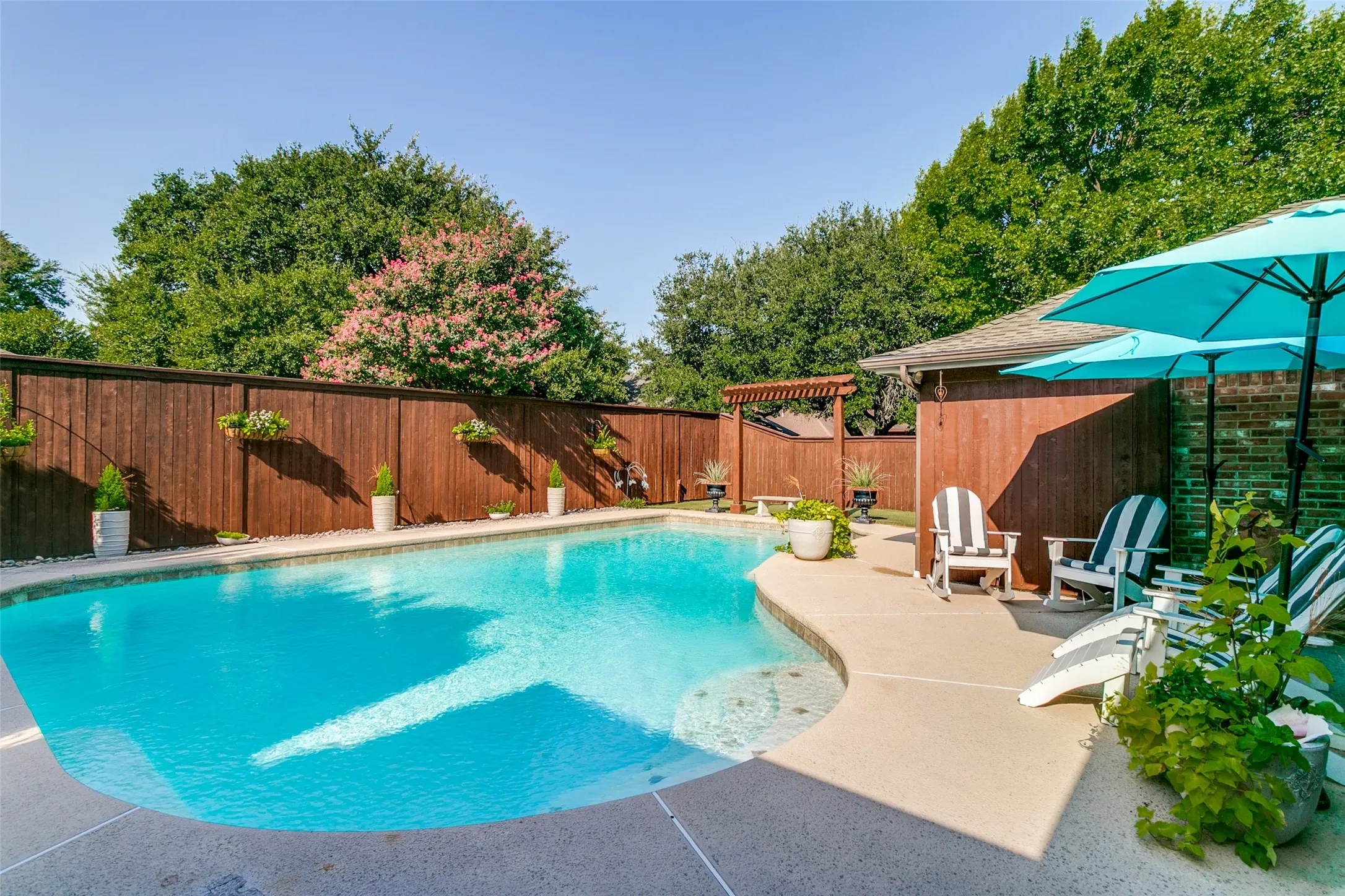 Single Family Residence For Sale in Tarrant County , 6721 Cool Meadow Drive, Fort Worth, Texas 76132, 4 Bedroom, 3 Bathroom, 2 Garage spaces, 3,110 Sqft, built in 1984, mls#21357122, Real Estate Agent in Fort Worth, Homes For Sale in Tarrant county, Homes For Sale in Fort Worth, Realtor in Fort Worth Texas, Real Estate Brokerage Independent Realty Texas, Luminita Cordes Realtor