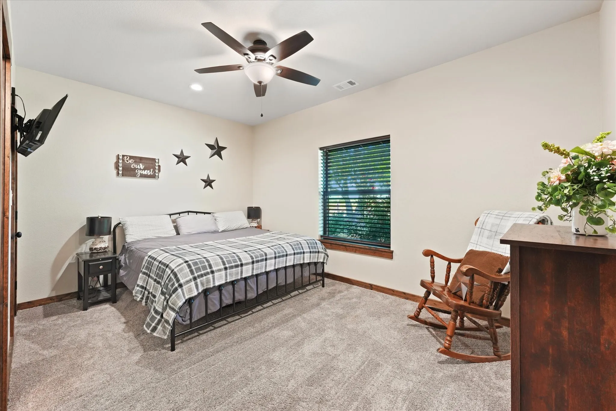 Farm For Sale in Ellis County , 9861 Fm-66, Maypearl, Texas 76064, 3 Bedroom, 4 Bathroom, Garage spaces, 2,461 Sqft, built in 2023, mls#21357870, Real Estate Agent in Maypearl, Homes For Sale in Ellis county, Homes For Sale in Maypearl, Realtor in Maypearl Texas, Real Estate Brokerage Independent Realty Texas, Luminita Cordes Realtor