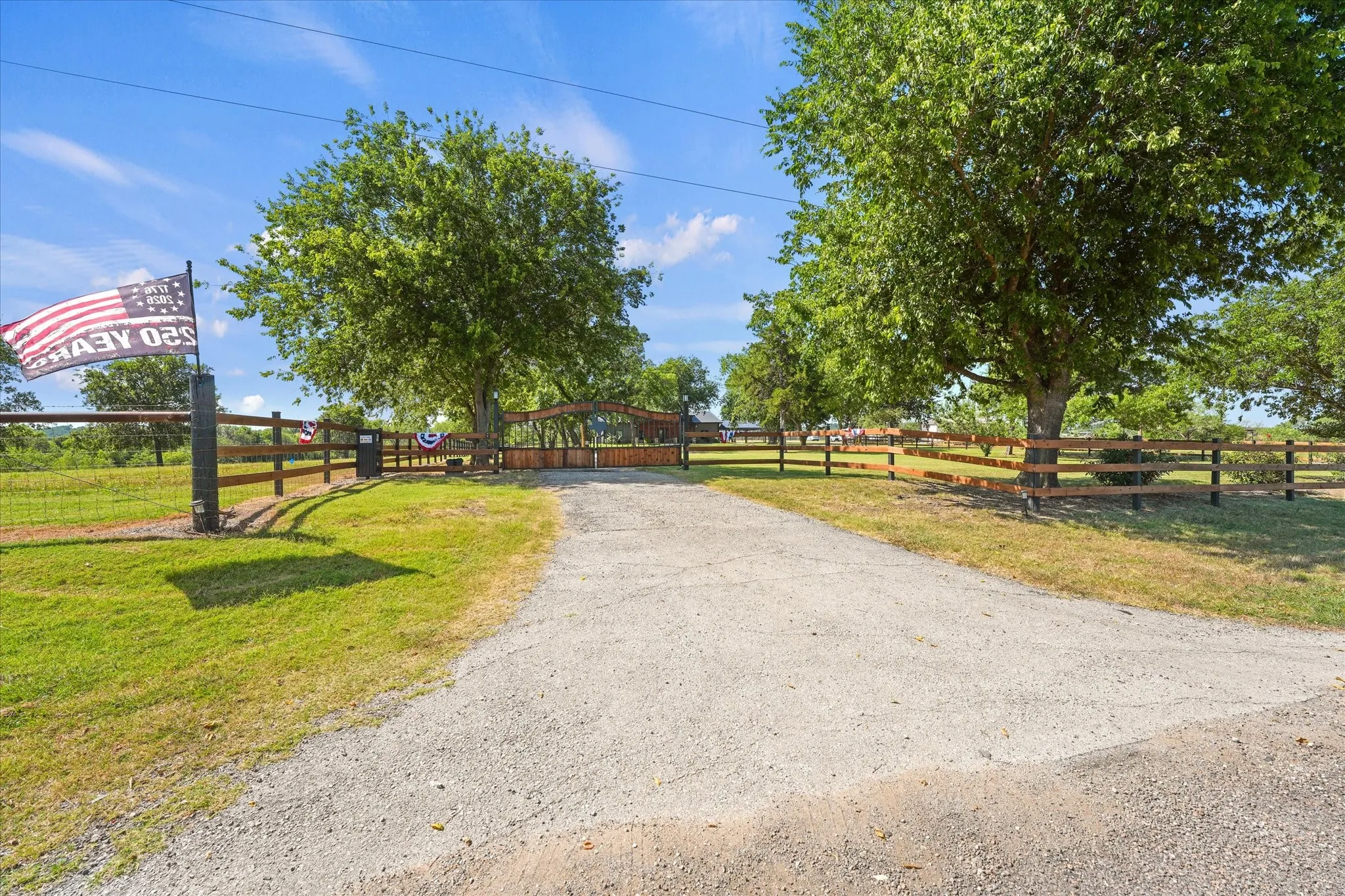 Farm For Sale in Ellis County , 9861 Fm-66, Maypearl, Texas 76064, 3 Bedroom, 4 Bathroom, Garage spaces, 2,461 Sqft, built in 2023, mls#21357870, Real Estate Agent in Maypearl, Homes For Sale in Ellis county, Homes For Sale in Maypearl, Realtor in Maypearl Texas, Real Estate Brokerage Independent Realty Texas, Luminita Cordes Realtor