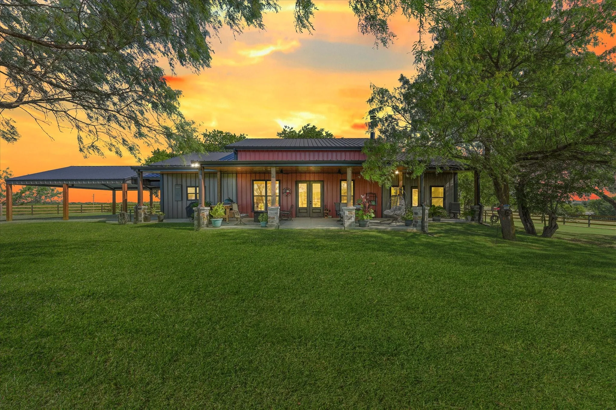 Farm For Sale in Ellis County , 9861 Fm-66, Maypearl, Texas 76064, 3 Bedroom, 4 Bathroom, Garage spaces, 2,461 Sqft, built in 2023, mls#21357870, Real Estate Agent in Maypearl, Homes For Sale in Ellis county, Homes For Sale in Maypearl, Realtor in Maypearl Texas, Real Estate Brokerage Independent Realty Texas, Luminita Cordes Realtor