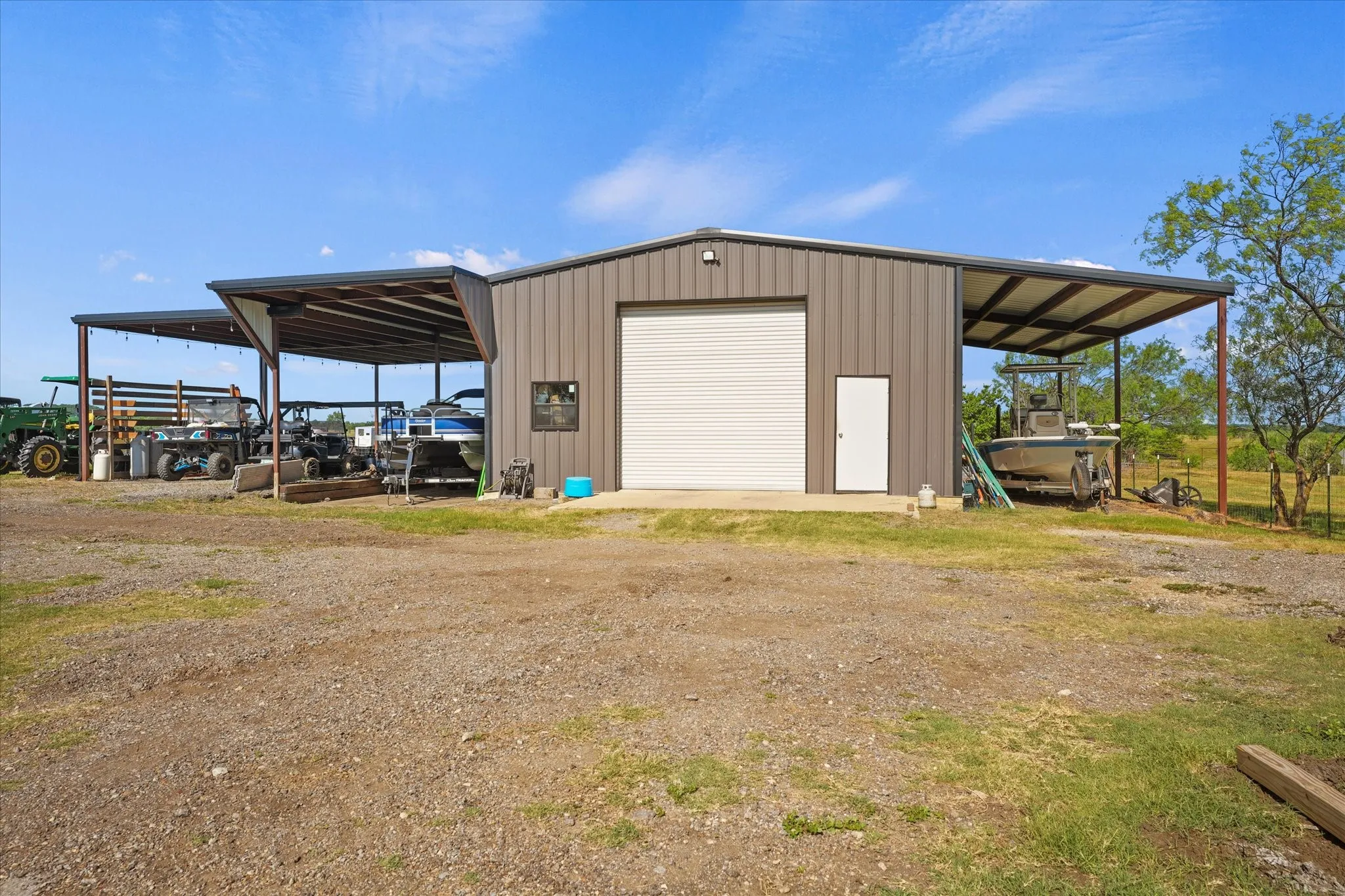 Farm For Sale in Ellis County , 9861 Fm-66, Maypearl, Texas 76064, 3 Bedroom, 4 Bathroom, Garage spaces, 2,461 Sqft, built in 2023, mls#21357870, Real Estate Agent in Maypearl, Homes For Sale in Ellis county, Homes For Sale in Maypearl, Realtor in Maypearl Texas, Real Estate Brokerage Independent Realty Texas, Luminita Cordes Realtor
