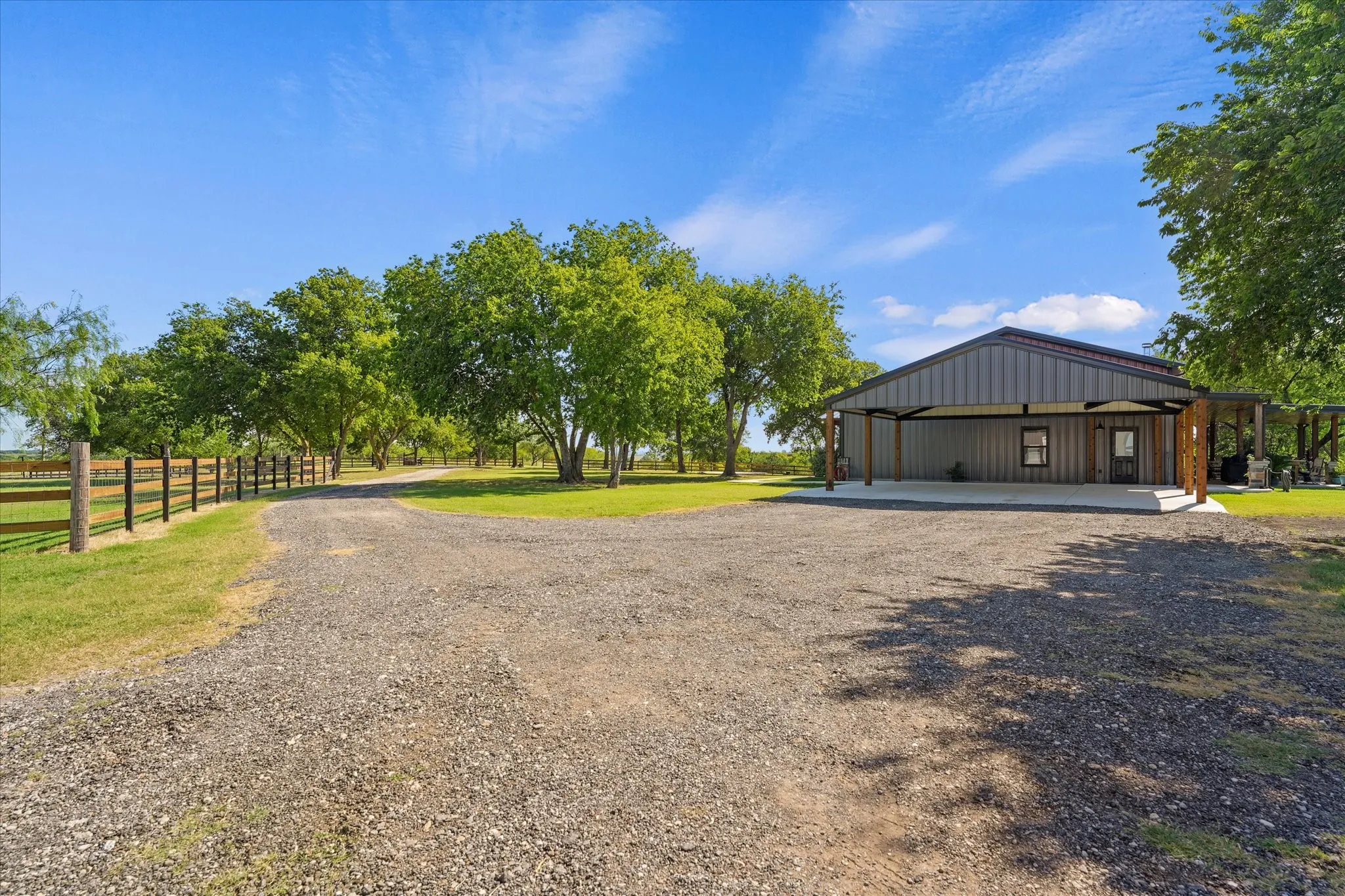 Farm For Sale in Ellis County , 9861 Fm-66, Maypearl, Texas 76064, 3 Bedroom, 4 Bathroom, Garage spaces, 2,461 Sqft, built in 2023, mls#21357870, Real Estate Agent in Maypearl, Homes For Sale in Ellis county, Homes For Sale in Maypearl, Realtor in Maypearl Texas, Real Estate Brokerage Independent Realty Texas, Luminita Cordes Realtor