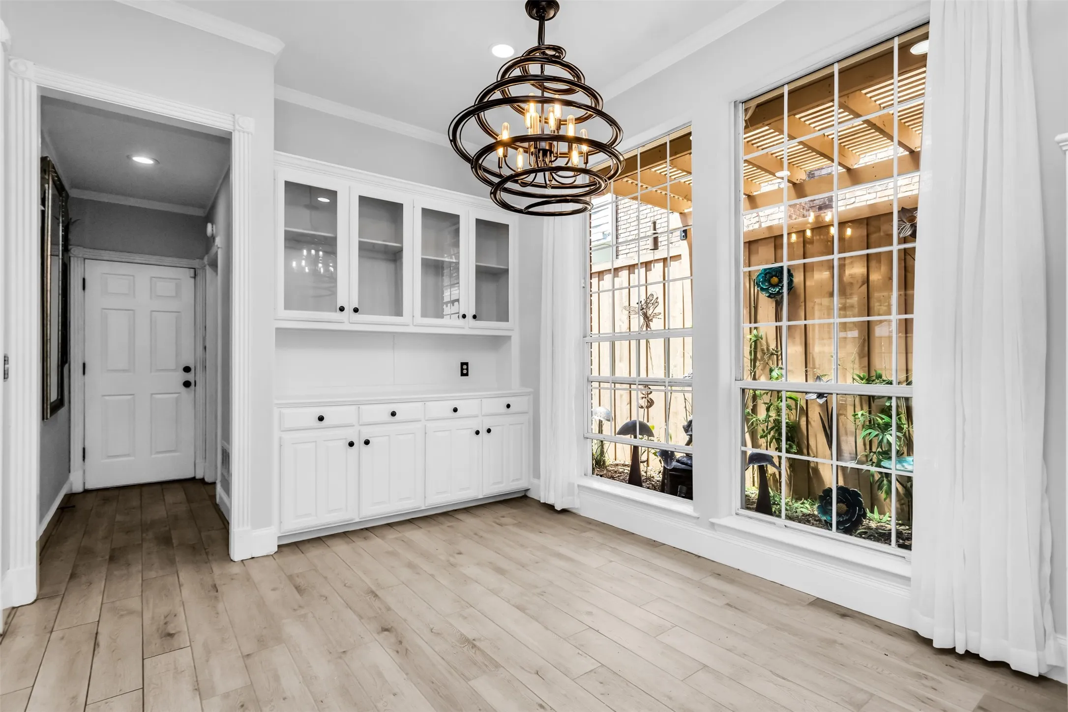 Single Family Residence For Rent in Collin County , 4404 Hollow Oak Drive, Dallas, Texas 75287, 4 Bedroom, 4 Bathroom, 2 Garage spaces, 3,279 Sqft, built in 1988, mls#21357647, Real Estate Agent in Dallas, Homes For Rent in Collin county, Homes For Rent in Dallas, Realtor in Dallas Texas, Real Estate Brokerage Independent Realty Texas, Luminita Cordes Realtor