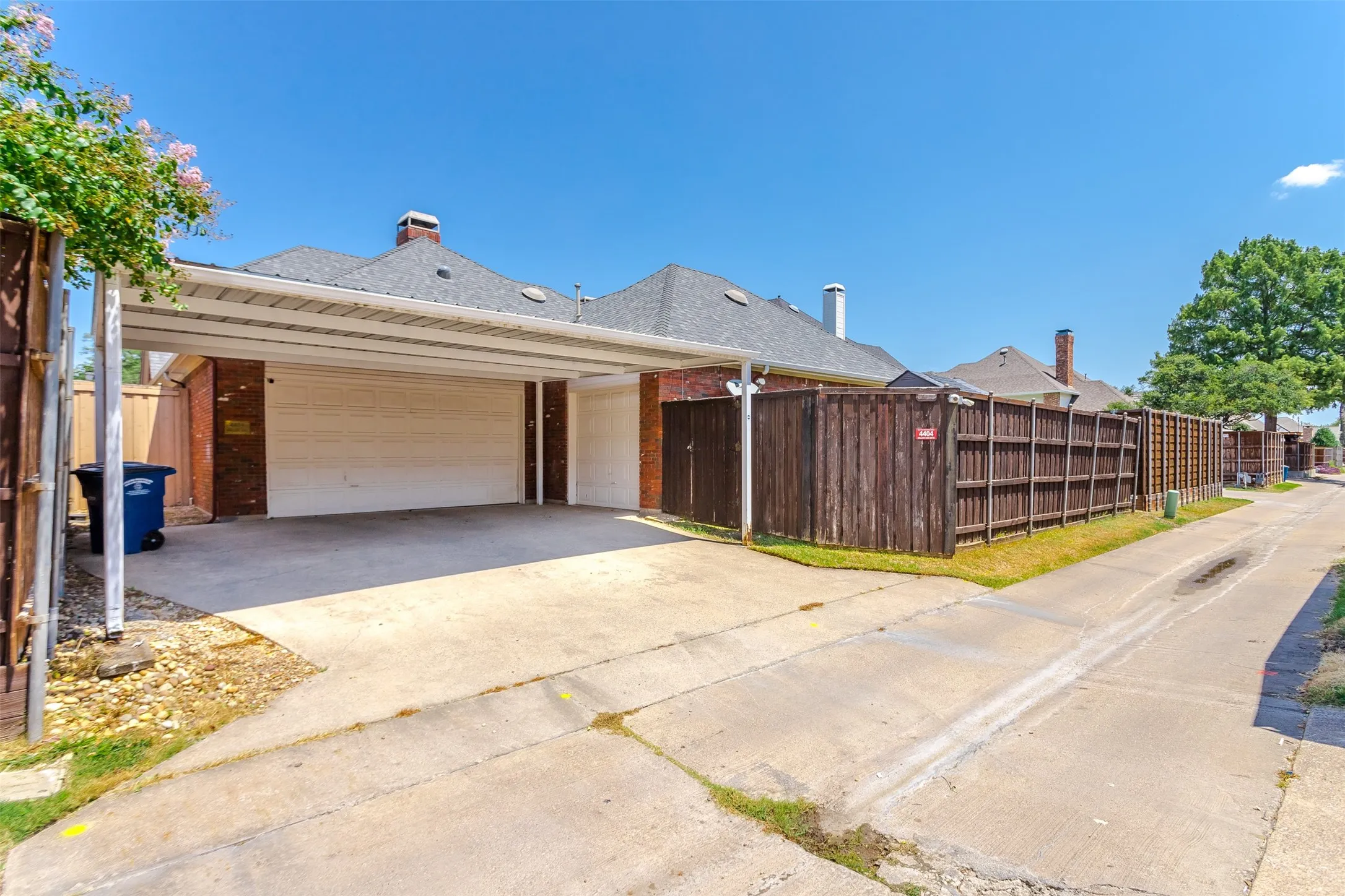 Single Family Residence For Rent in Collin County , 4404 Hollow Oak Drive, Dallas, Texas 75287, 4 Bedroom, 4 Bathroom, 2 Garage spaces, 3,279 Sqft, built in 1988, mls#21357647, Real Estate Agent in Dallas, Homes For Rent in Collin county, Homes For Rent in Dallas, Realtor in Dallas Texas, Real Estate Brokerage Independent Realty Texas, Luminita Cordes Realtor