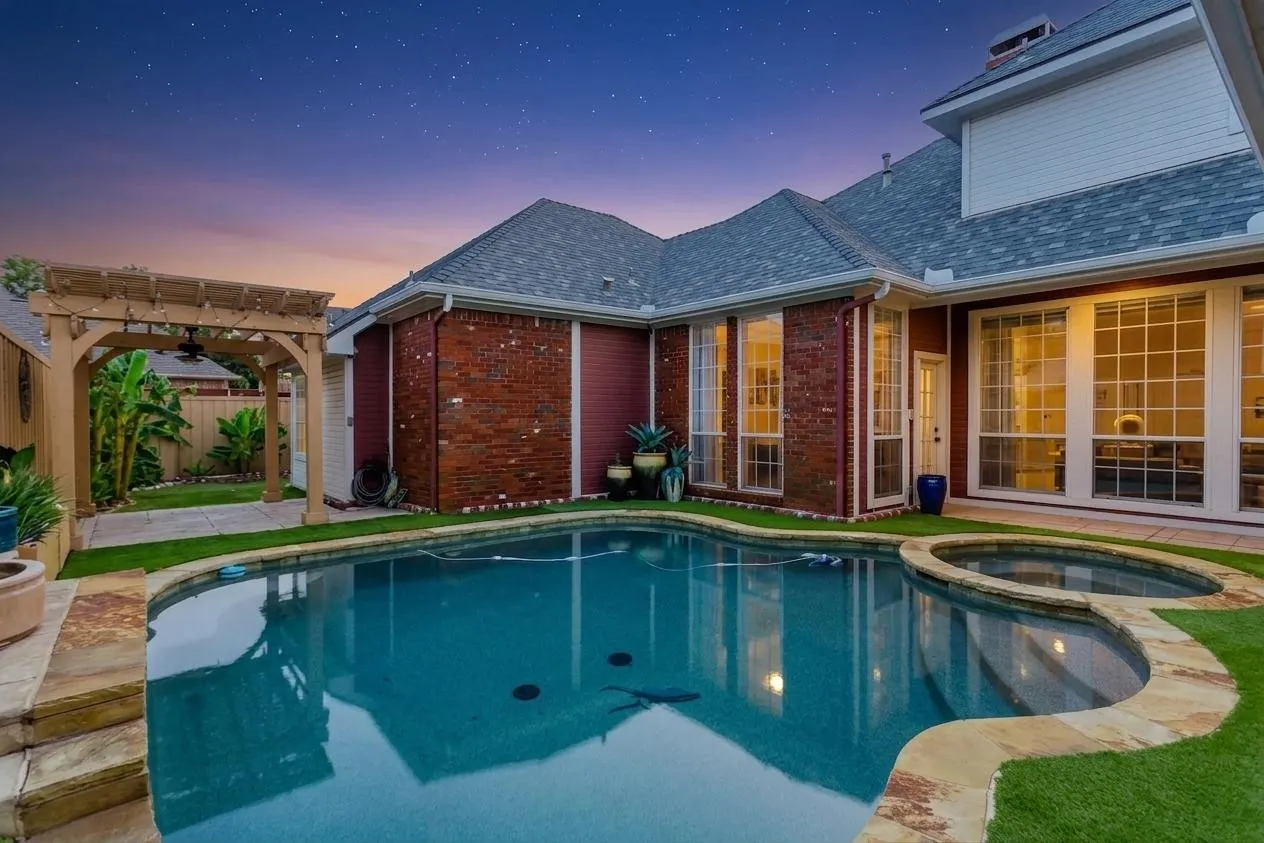 Single Family Residence For Rent in Collin County , 4404 Hollow Oak Drive, Dallas, Texas 75287, 4 Bedroom, 4 Bathroom, 2 Garage spaces, 3,279 Sqft, built in 1988, mls#21357647, Real Estate Agent in Dallas, Homes For Rent in Collin county, Homes For Rent in Dallas, Realtor in Dallas Texas, Real Estate Brokerage Independent Realty Texas, Luminita Cordes Realtor