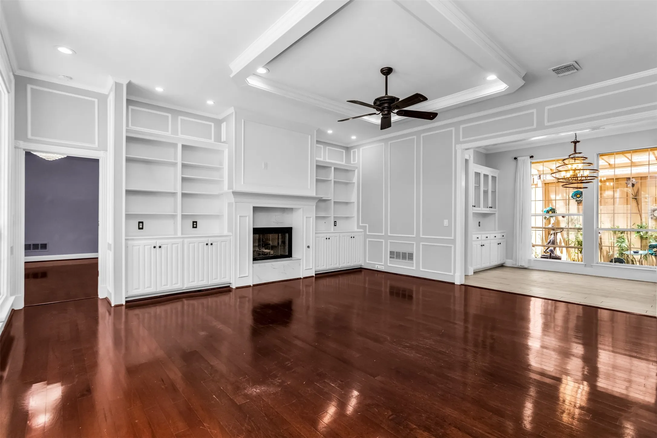Single Family Residence For Rent in Collin County , 4404 Hollow Oak Drive, Dallas, Texas 75287, 4 Bedroom, 4 Bathroom, 2 Garage spaces, 3,279 Sqft, built in 1988, mls#21357647, Real Estate Agent in Dallas, Homes For Rent in Collin county, Homes For Rent in Dallas, Realtor in Dallas Texas, Real Estate Brokerage Independent Realty Texas, Luminita Cordes Realtor