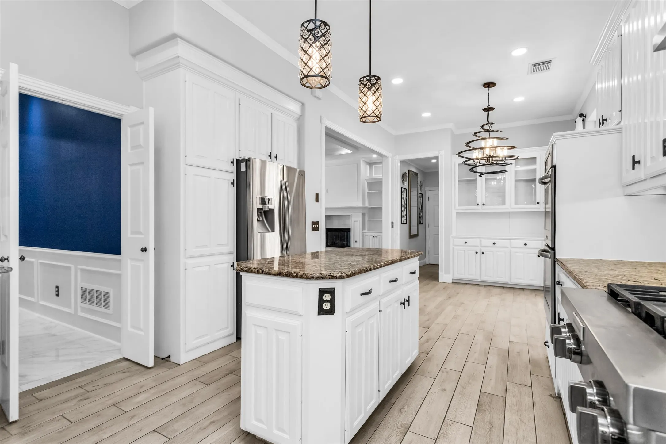 Single Family Residence For Rent in Collin County , 4404 Hollow Oak Drive, Dallas, Texas 75287, 4 Bedroom, 4 Bathroom, 2 Garage spaces, 3,279 Sqft, built in 1988, mls#21357647, Real Estate Agent in Dallas, Homes For Rent in Collin county, Homes For Rent in Dallas, Realtor in Dallas Texas, Real Estate Brokerage Independent Realty Texas, Luminita Cordes Realtor