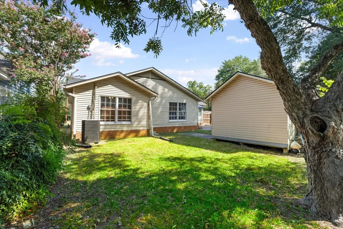 Single Family Residence For Sale in Navarro County , 1801 Woodlawn Avenue, Corsicana, Texas 75110, 3 Bedroom, 2 Bathroom, 1 Garage spaces, 1,750 Sqft, built in 1960, mls#21355517, Real Estate Agent in Corsicana, Homes For Sale in Navarro county, Homes For Sale in Corsicana, Realtor in Corsicana Texas, Real Estate Brokerage Independent Realty Texas, Luminita Cordes Realtor