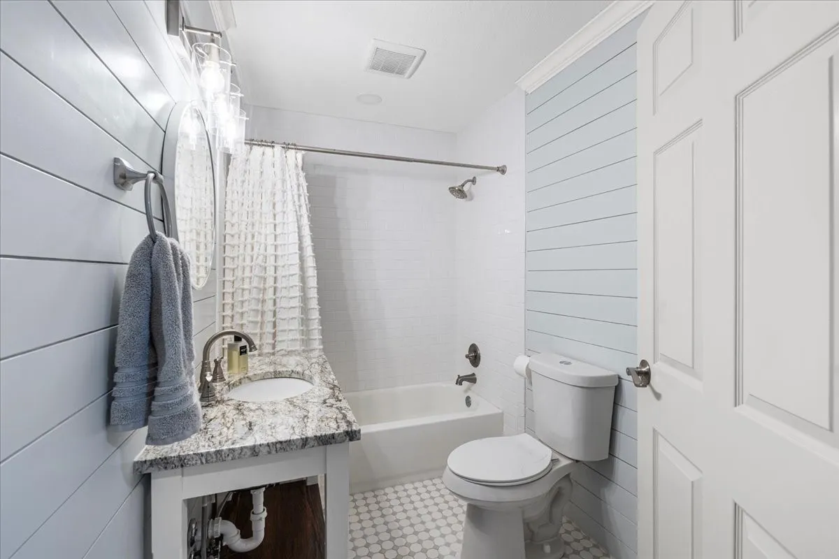 Single Family Residence For Sale in Navarro County , 1801 Woodlawn Avenue, Corsicana, Texas 75110, 3 Bedroom, 2 Bathroom, 1 Garage spaces, 1,750 Sqft, built in 1960, mls#21355517, Real Estate Agent in Corsicana, Homes For Sale in Navarro county, Homes For Sale in Corsicana, Realtor in Corsicana Texas, Real Estate Brokerage Independent Realty Texas, Luminita Cordes Realtor