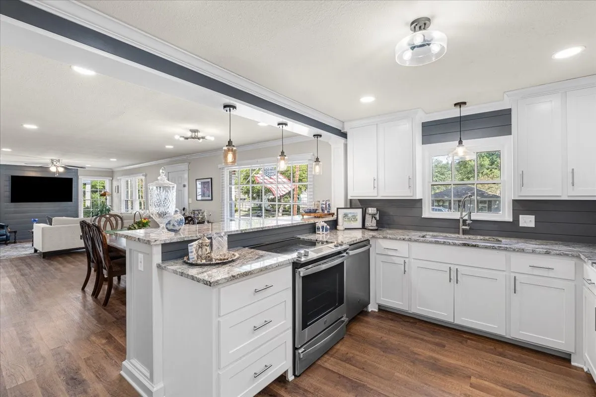 Single Family Residence For Sale in Navarro County , 1801 Woodlawn Avenue, Corsicana, Texas 75110, 3 Bedroom, 2 Bathroom, 1 Garage spaces, 1,750 Sqft, built in 1960, mls#21355517, Real Estate Agent in Corsicana, Homes For Sale in Navarro county, Homes For Sale in Corsicana, Realtor in Corsicana Texas, Real Estate Brokerage Independent Realty Texas, Luminita Cordes Realtor