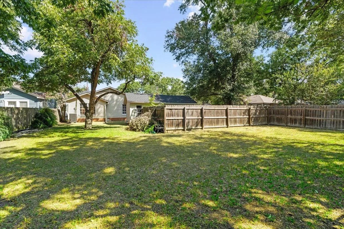 Single Family Residence For Sale in Navarro County , 1801 Woodlawn Avenue, Corsicana, Texas 75110, 3 Bedroom, 2 Bathroom, 1 Garage spaces, 1,750 Sqft, built in 1960, mls#21355517, Real Estate Agent in Corsicana, Homes For Sale in Navarro county, Homes For Sale in Corsicana, Realtor in Corsicana Texas, Real Estate Brokerage Independent Realty Texas, Luminita Cordes Realtor