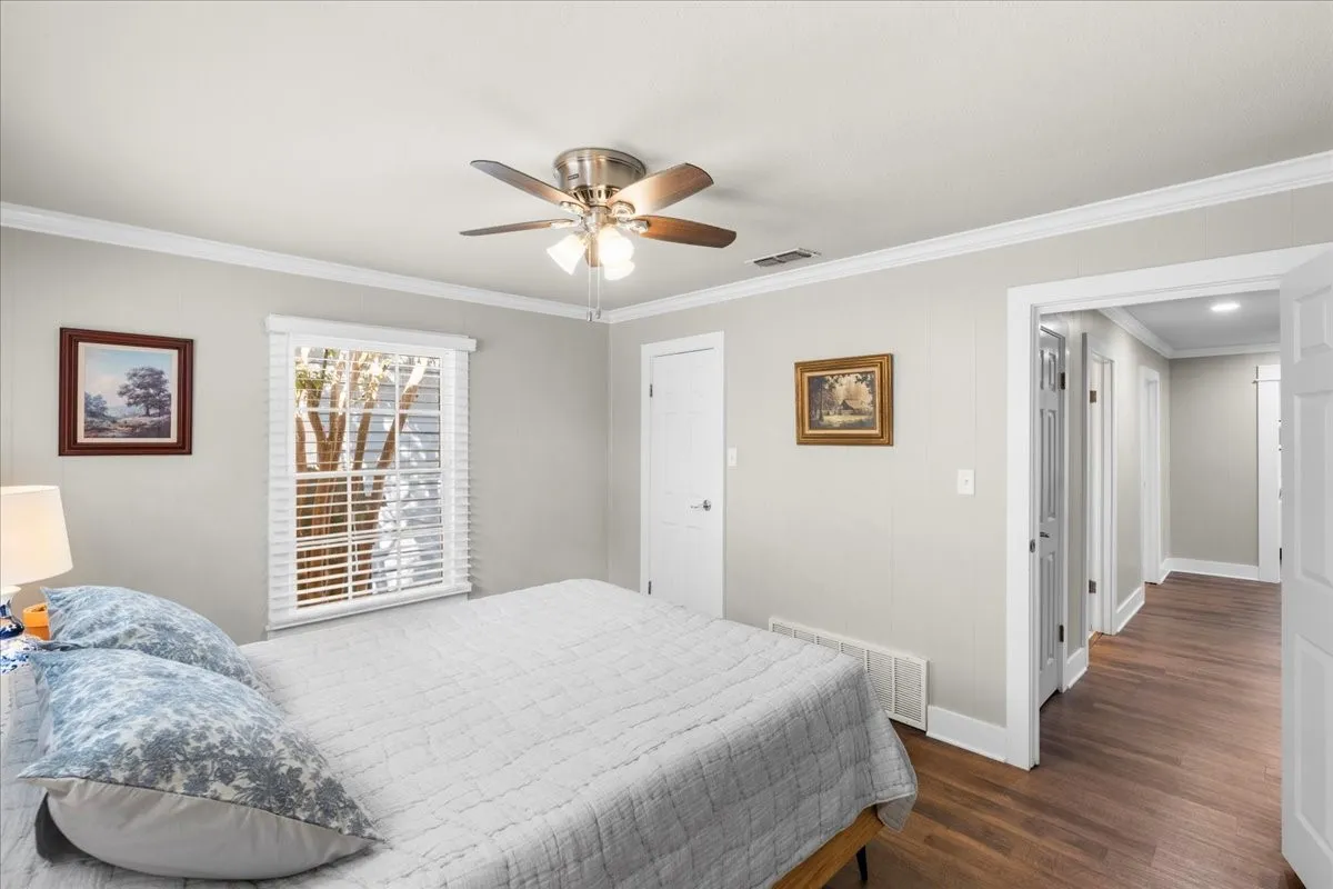 Single Family Residence For Sale in Navarro County , 1801 Woodlawn Avenue, Corsicana, Texas 75110, 3 Bedroom, 2 Bathroom, 1 Garage spaces, 1,750 Sqft, built in 1960, mls#21355517, Real Estate Agent in Corsicana, Homes For Sale in Navarro county, Homes For Sale in Corsicana, Realtor in Corsicana Texas, Real Estate Brokerage Independent Realty Texas, Luminita Cordes Realtor