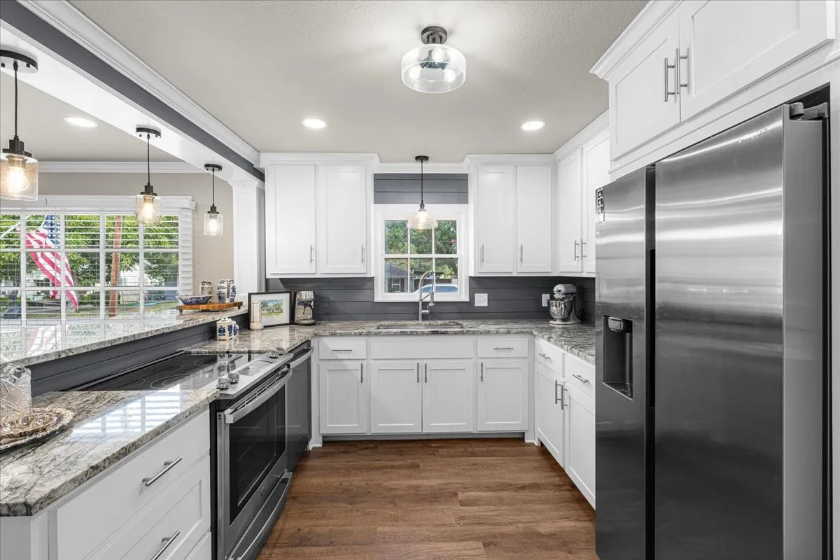 Single Family Residence For Sale in Navarro County , 1801 Woodlawn Avenue, Corsicana, Texas 75110, 3 Bedroom, 2 Bathroom, 1 Garage spaces, 1,750 Sqft, built in 1960, mls#21355517, Real Estate Agent in Corsicana, Homes For Sale in Navarro county, Homes For Sale in Corsicana, Realtor in Corsicana Texas, Real Estate Brokerage Independent Realty Texas, Luminita Cordes Realtor