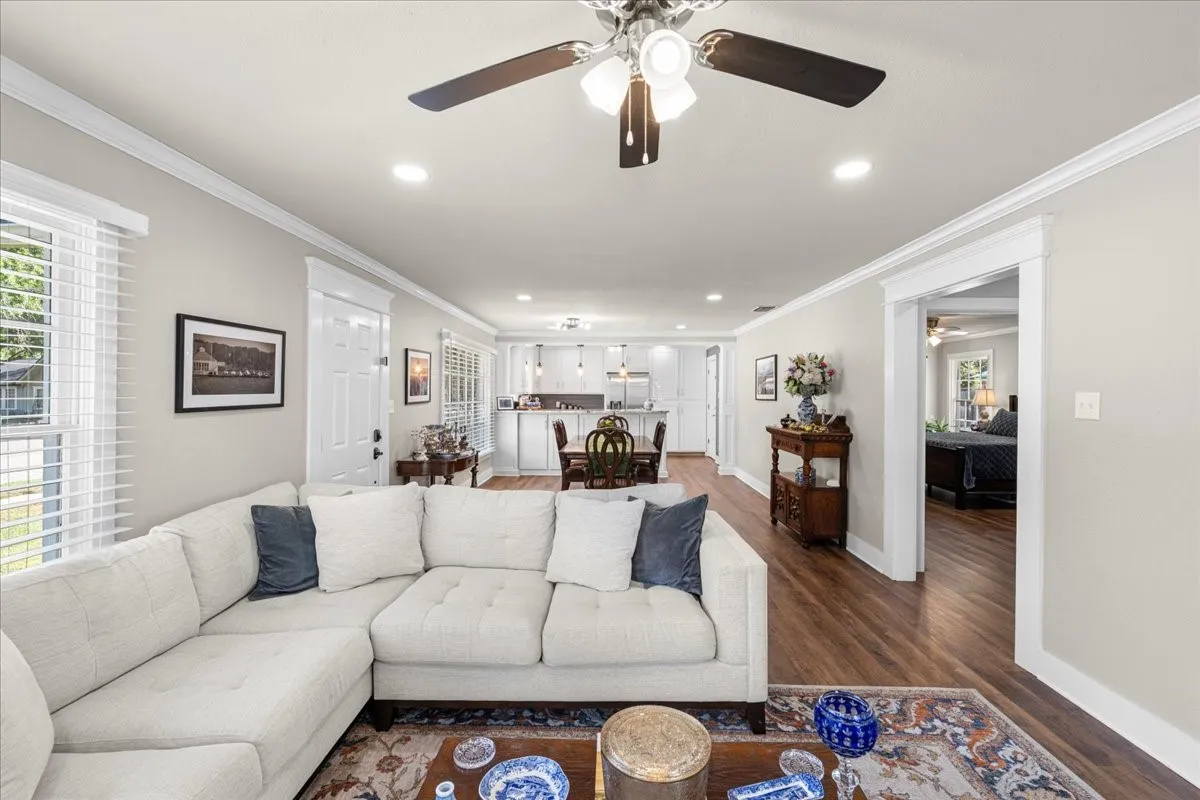 Single Family Residence For Sale in Navarro County , 1801 Woodlawn Avenue, Corsicana, Texas 75110, 3 Bedroom, 2 Bathroom, 1 Garage spaces, 1,750 Sqft, built in 1960, mls#21355517, Real Estate Agent in Corsicana, Homes For Sale in Navarro county, Homes For Sale in Corsicana, Realtor in Corsicana Texas, Real Estate Brokerage Independent Realty Texas, Luminita Cordes Realtor
