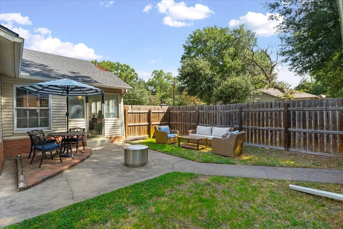 Single Family Residence For Sale in Navarro County , 1801 Woodlawn Avenue, Corsicana, Texas 75110, 3 Bedroom, 2 Bathroom, 1 Garage spaces, 1,750 Sqft, built in 1960, mls#21355517, Real Estate Agent in Corsicana, Homes For Sale in Navarro county, Homes For Sale in Corsicana, Realtor in Corsicana Texas, Real Estate Brokerage Independent Realty Texas, Luminita Cordes Realtor