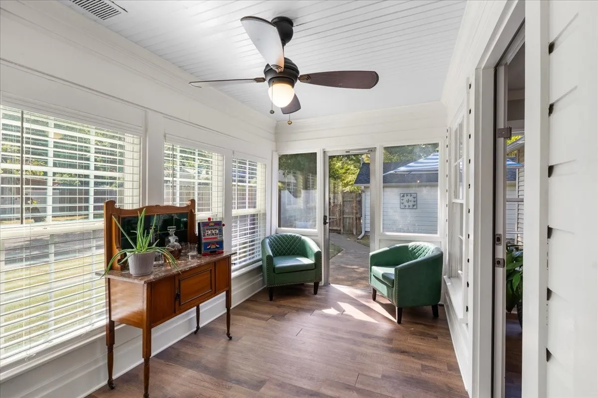 Single Family Residence For Sale in Navarro County , 1801 Woodlawn Avenue, Corsicana, Texas 75110, 3 Bedroom, 2 Bathroom, 1 Garage spaces, 1,750 Sqft, built in 1960, mls#21355517, Real Estate Agent in Corsicana, Homes For Sale in Navarro county, Homes For Sale in Corsicana, Realtor in Corsicana Texas, Real Estate Brokerage Independent Realty Texas, Luminita Cordes Realtor