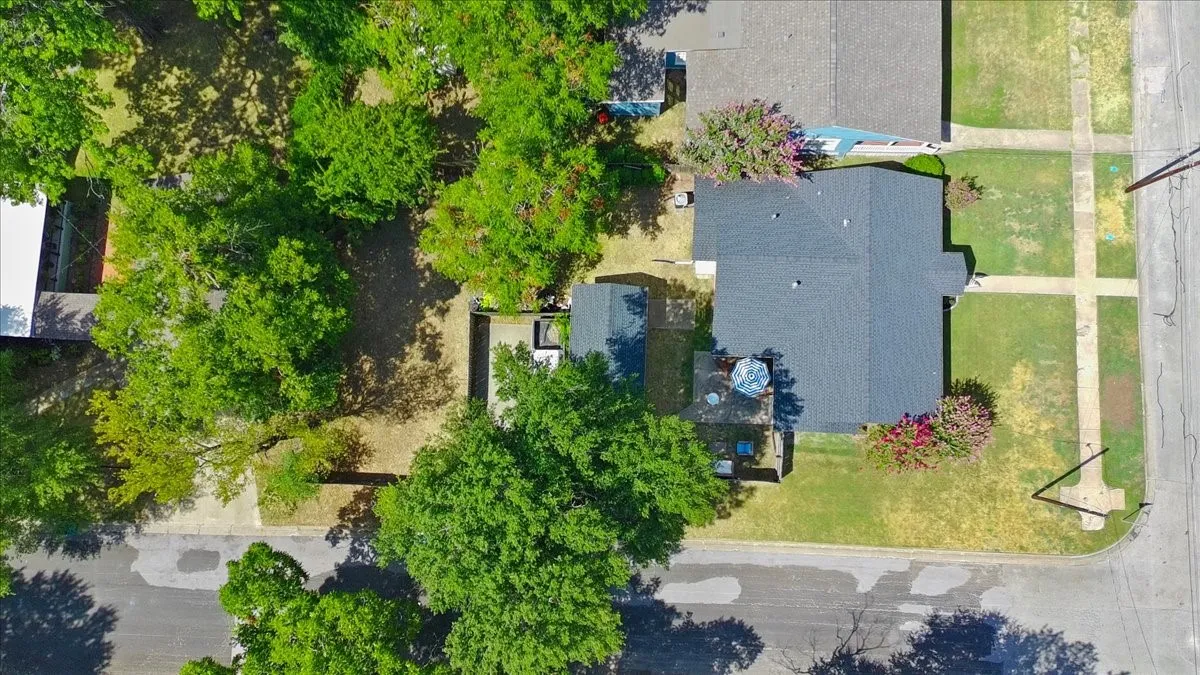 Single Family Residence For Sale in Navarro County , 1801 Woodlawn Avenue, Corsicana, Texas 75110, 3 Bedroom, 2 Bathroom, 1 Garage spaces, 1,750 Sqft, built in 1960, mls#21355517, Real Estate Agent in Corsicana, Homes For Sale in Navarro county, Homes For Sale in Corsicana, Realtor in Corsicana Texas, Real Estate Brokerage Independent Realty Texas, Luminita Cordes Realtor